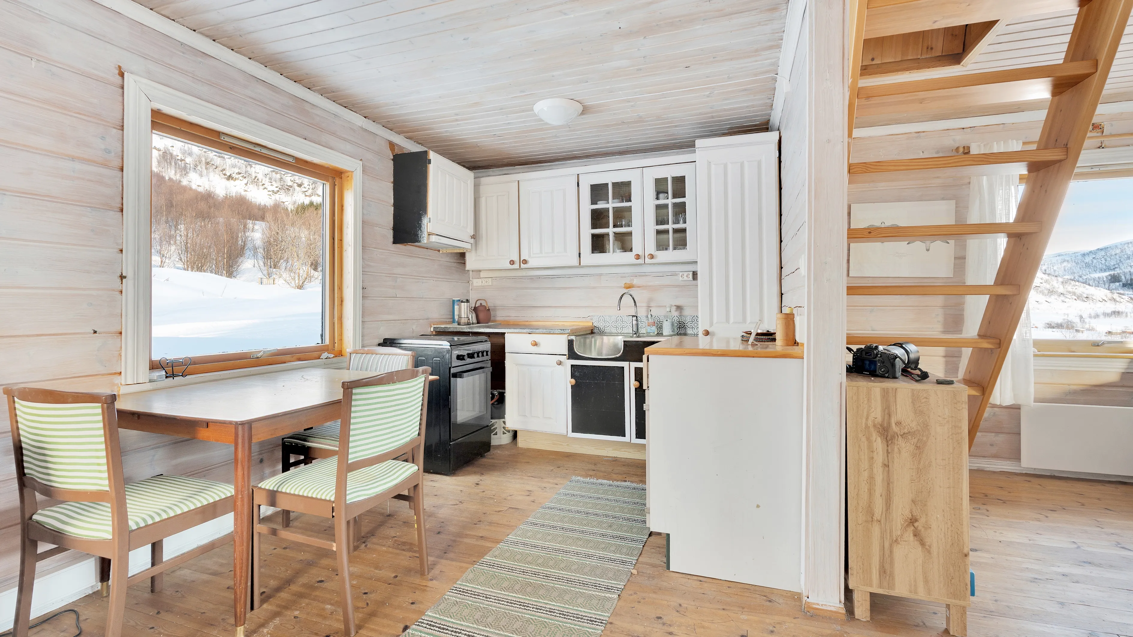 Scenic 1989 Cabin with Terrace in Norway's Skulsfjord - View image 9 of 39