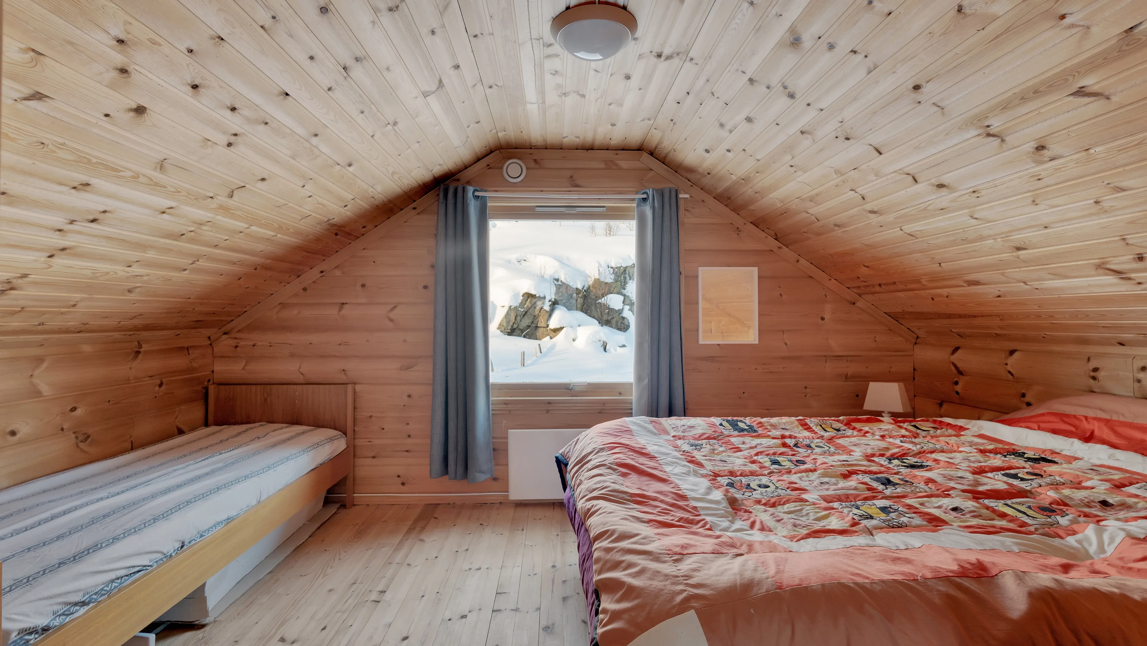 Scenic 1989 Cabin with Terrace in Norway's Skulsfjord - View image 14 of 39