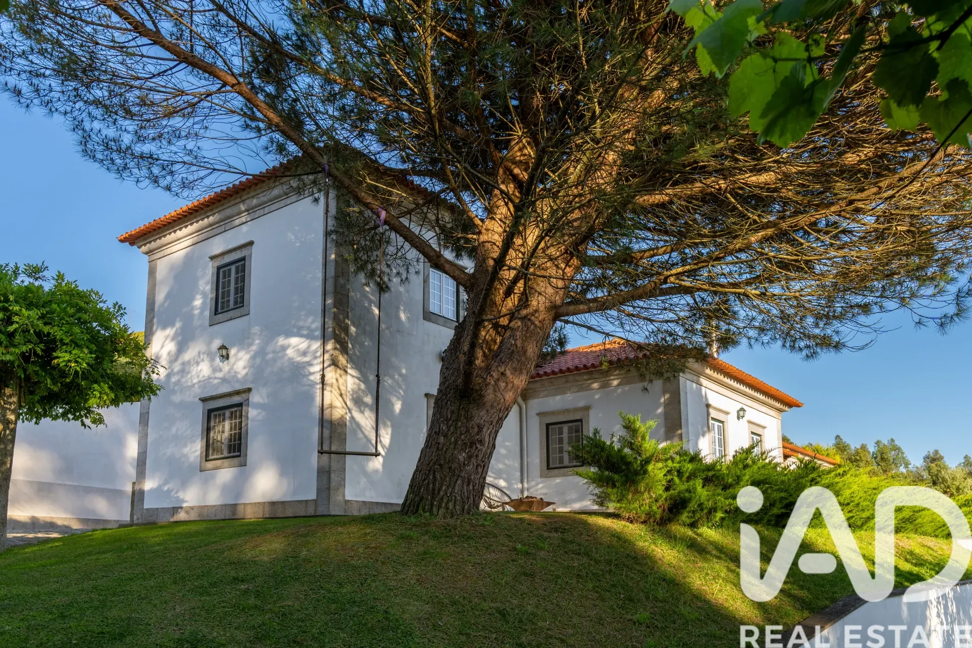 Contemporary 4-Bedroom House with Pool in Scenic Marrancos e Arcozelo, Portugal - Image 2