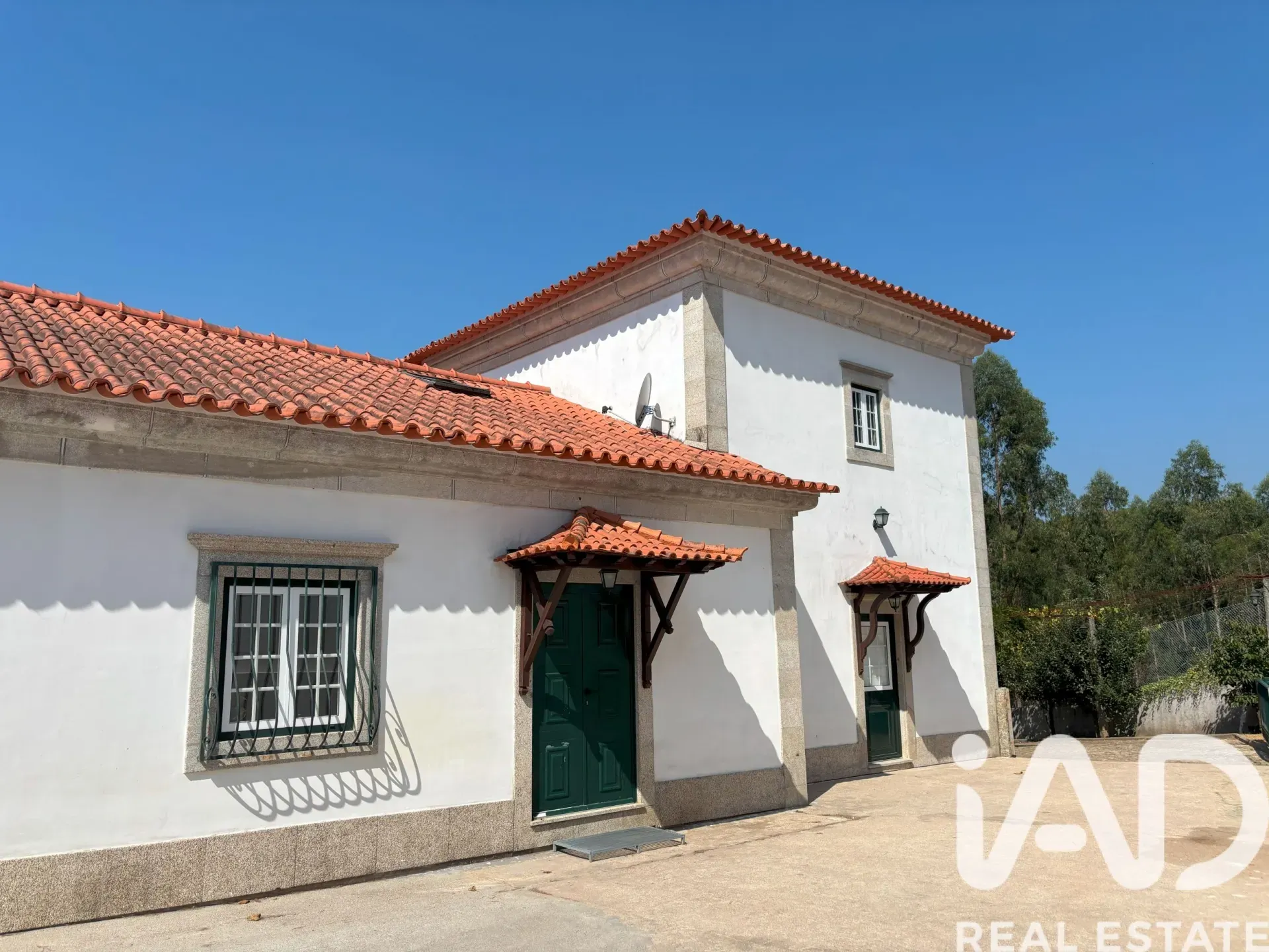 Contemporary 4-Bedroom House with Pool in Scenic Marrancos e Arcozelo, Portugal - View image 31 of 37