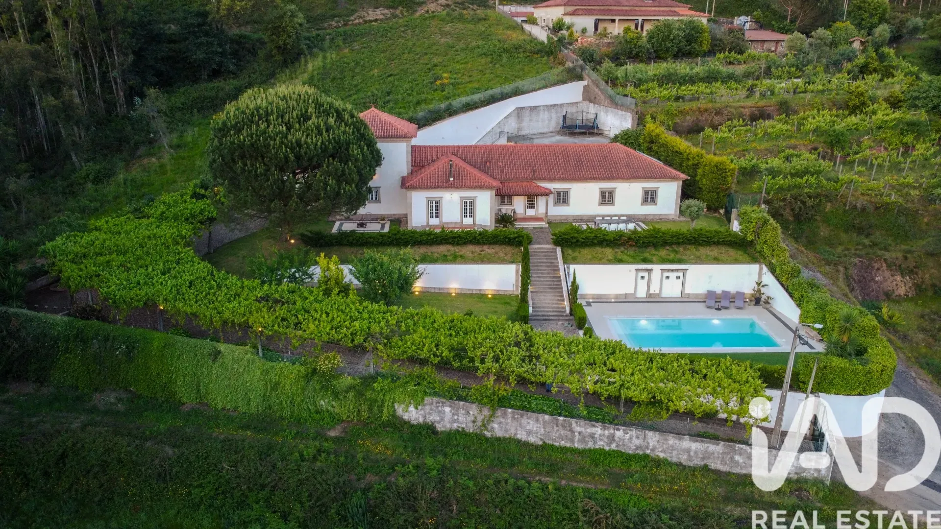 Contemporary 4-Bedroom House with Pool in Scenic Marrancos e Arcozelo, Portugal - View image 33 of 37