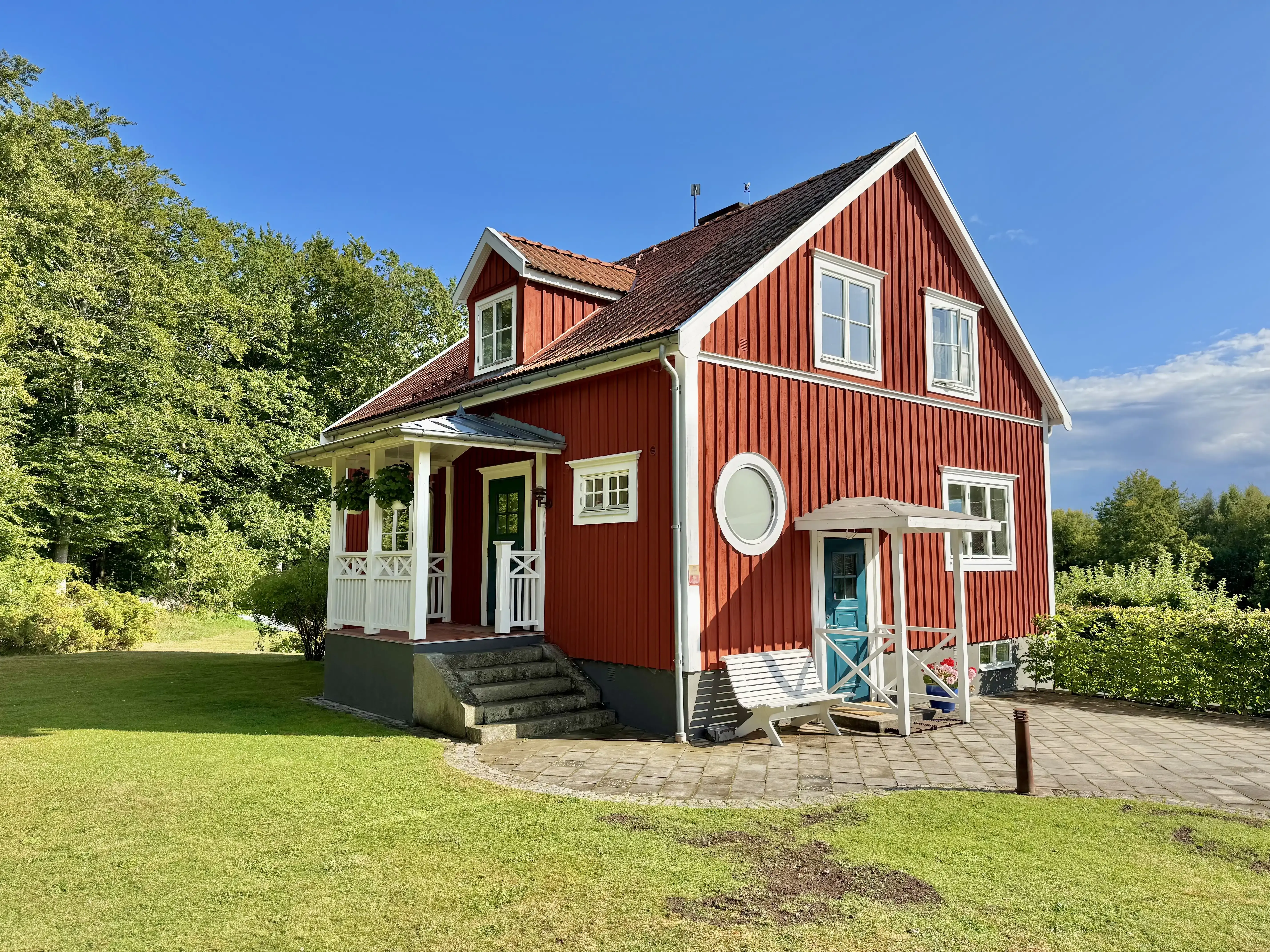 1949 Swedish Farmhouse with Pool and Acreage in Kronoberg - Image 2