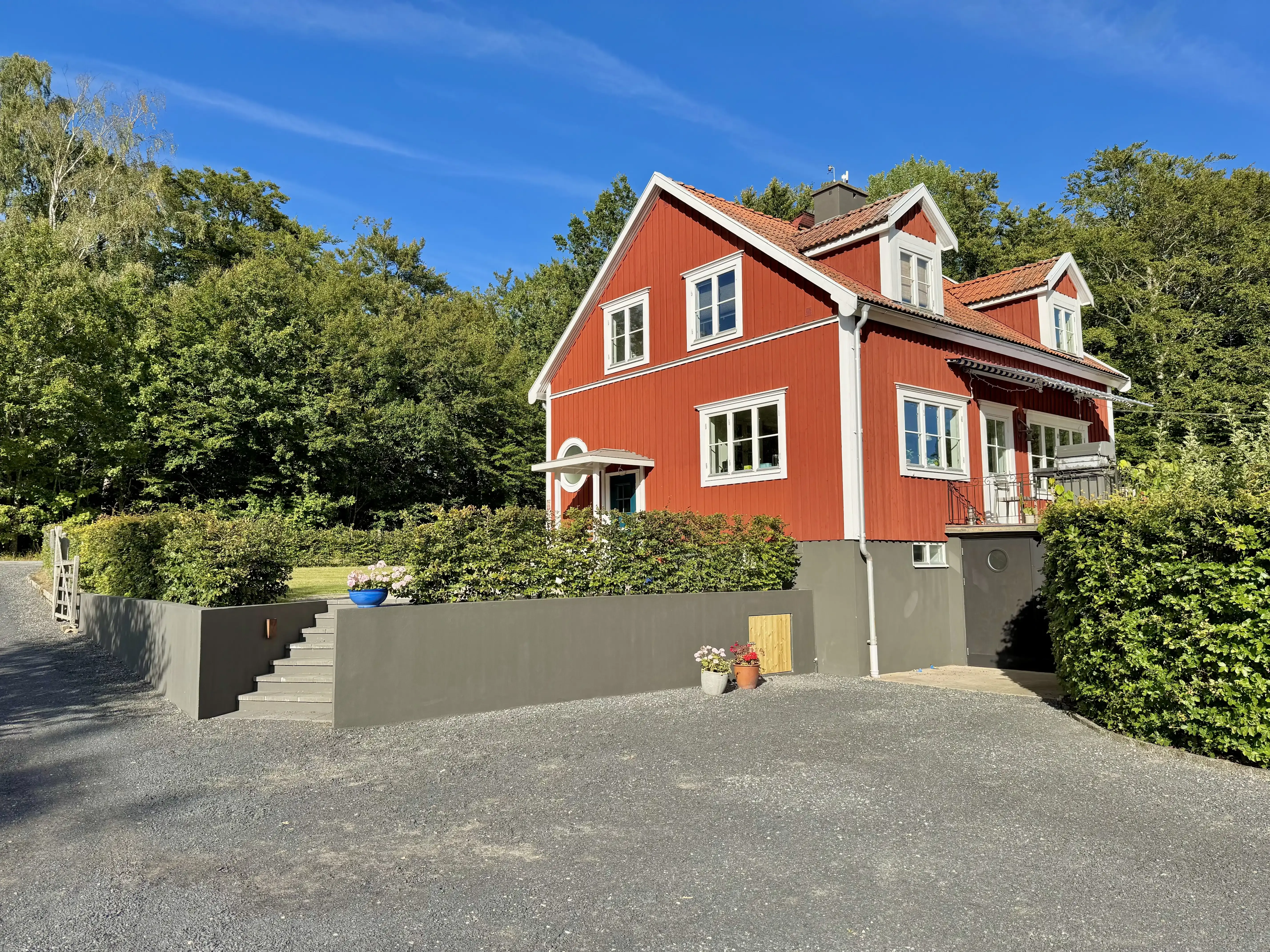 1949 Swedish Farmhouse with Pool and Acreage in Kronoberg - View image 12 of 64