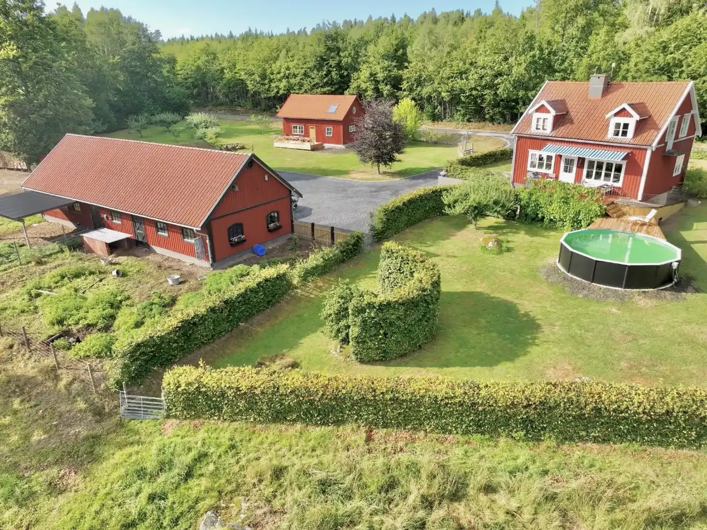 1949 Swedish Farmhouse with Pool and Acreage in Kronoberg - View image 33 of 64