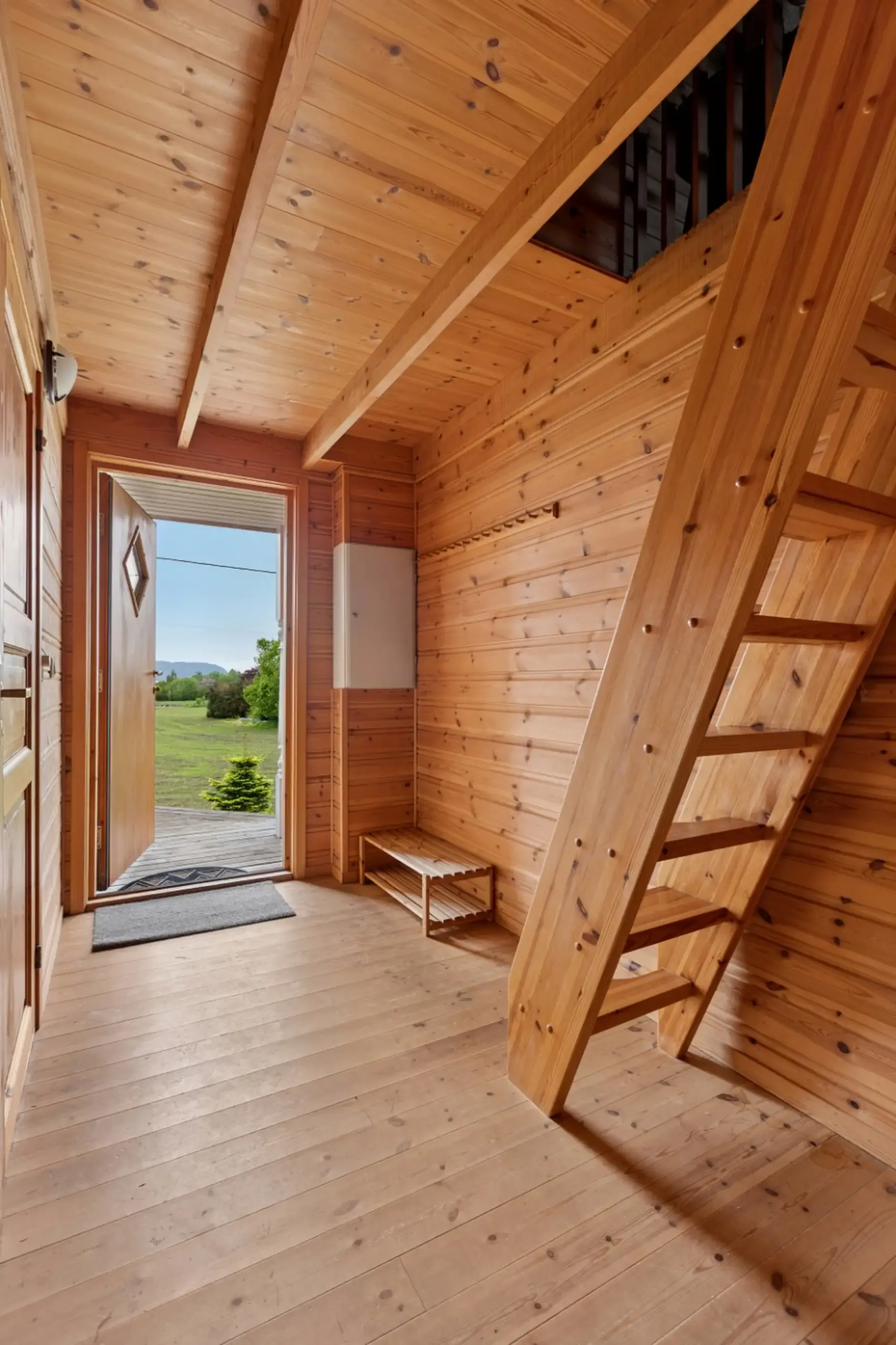 1990s Norwegian Country House with 4 Bedrooms and Sea Proximity - View image 8 of 33