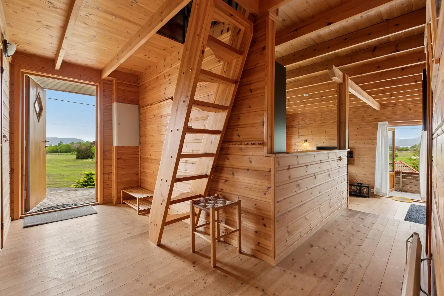1990s Norwegian Country House with 4 Bedrooms and Sea Proximity - View image 9 of 33