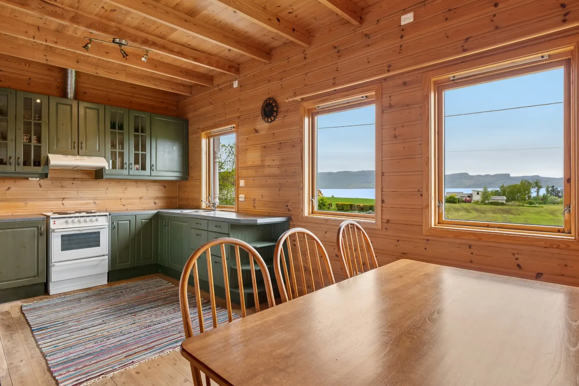 1990s Norwegian Country House with 4 Bedrooms and Sea Proximity - View image 12 of 33