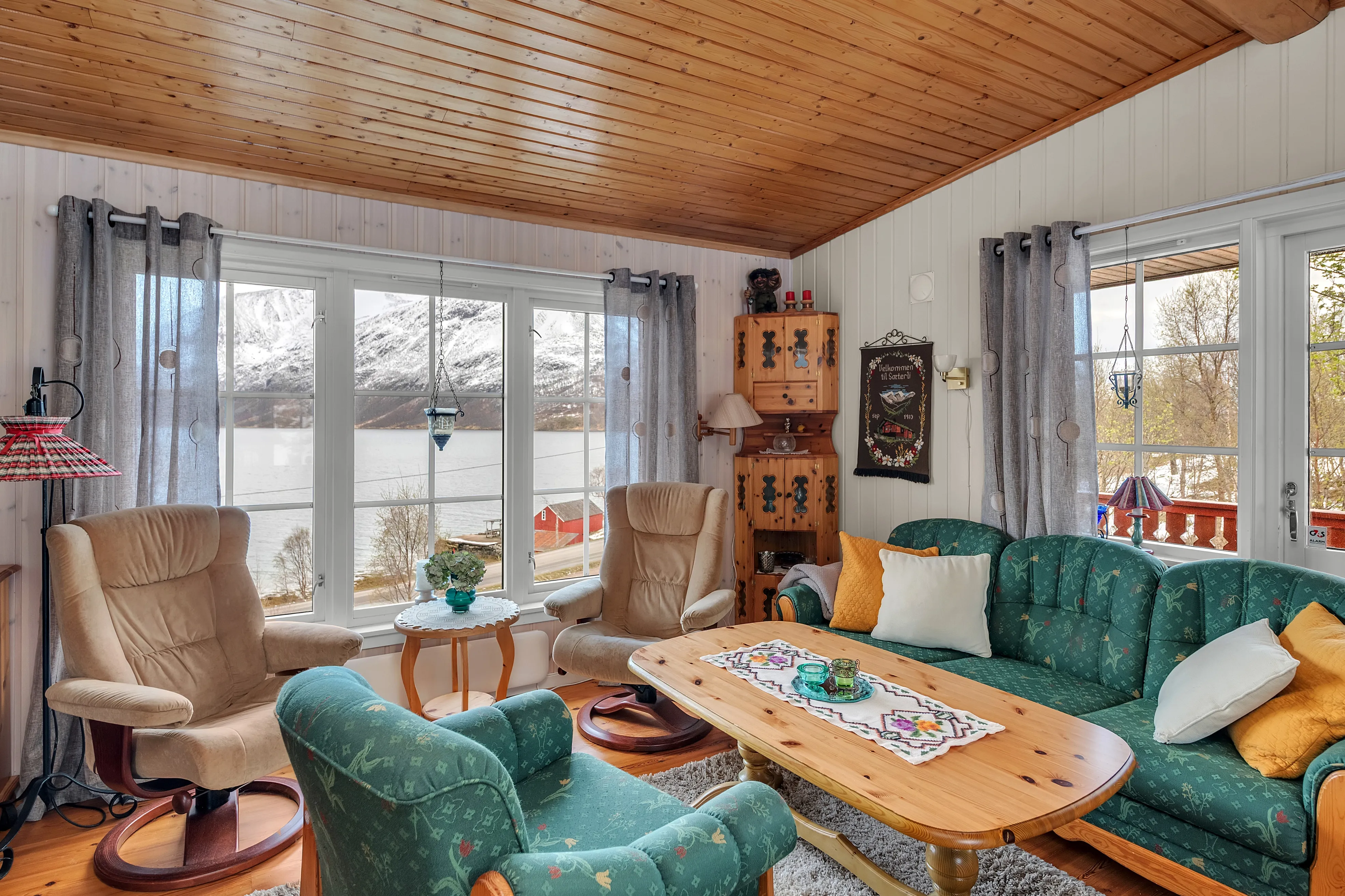 Norwegian Cabin with Garden and Terrace near Gullesfjord - Image 4