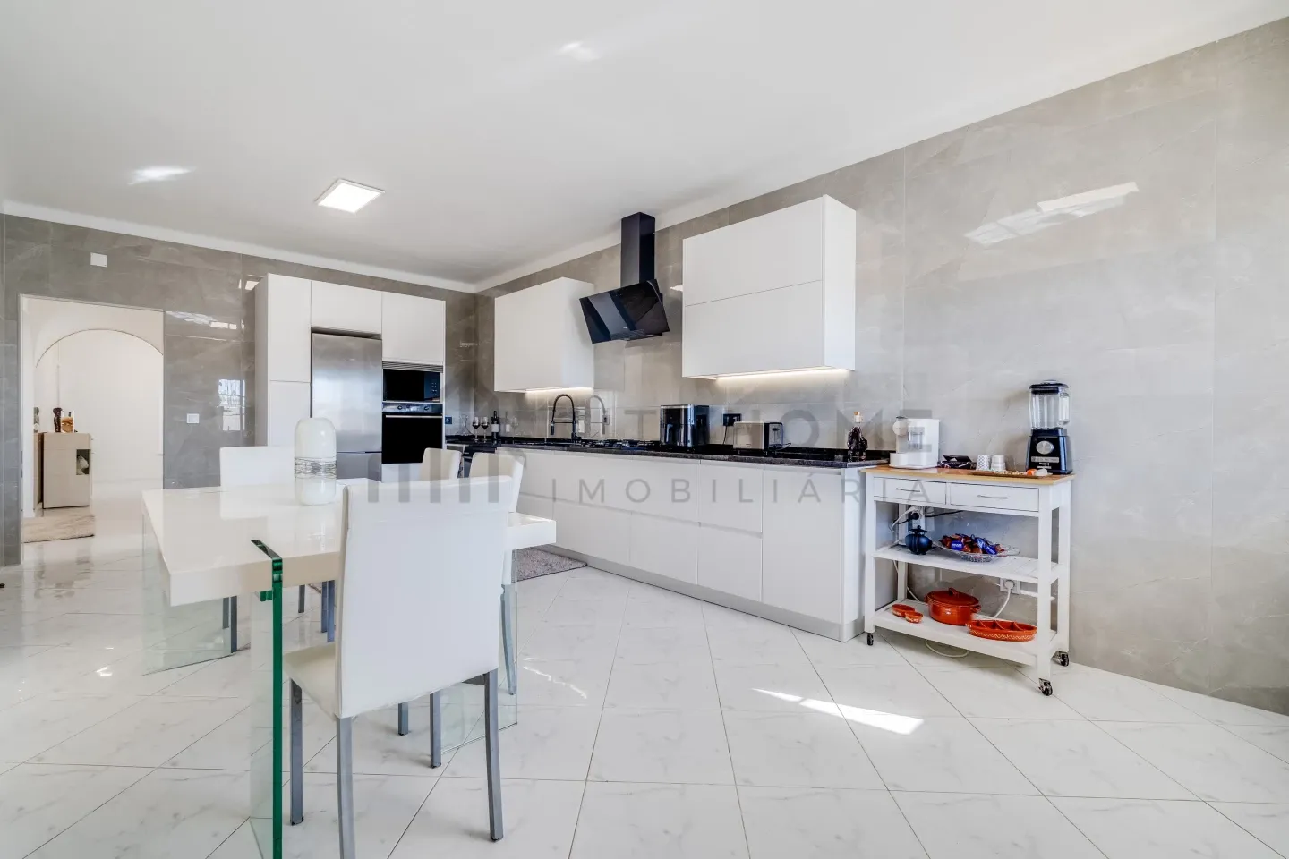 Modern 3-Bedroom Villa with Pool and Terrace in Vibrant Lagoa, Portugal - View image 11 of 50