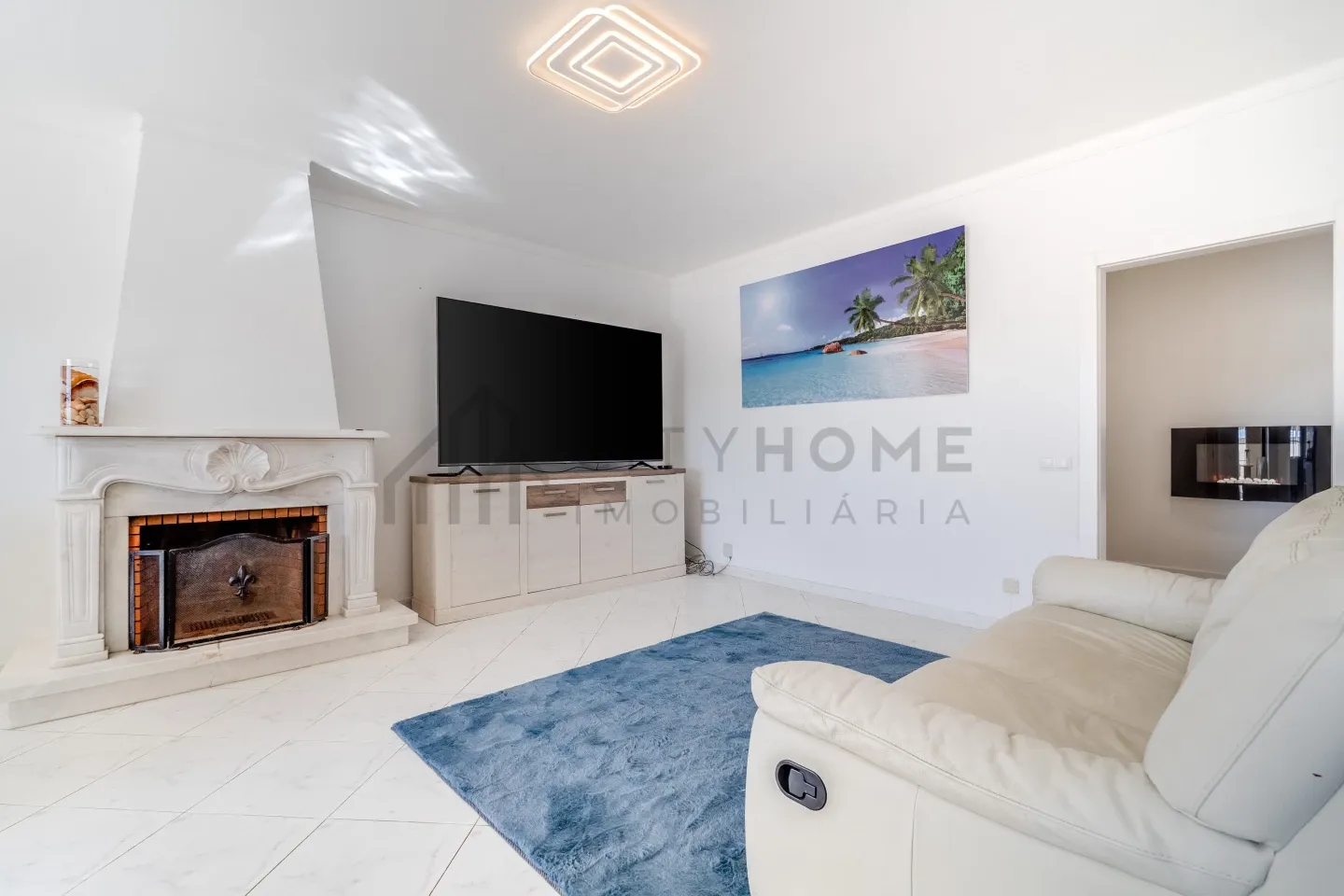 Modern 3-Bedroom Villa with Pool and Terrace in Vibrant Lagoa, Portugal - View image 13 of 50