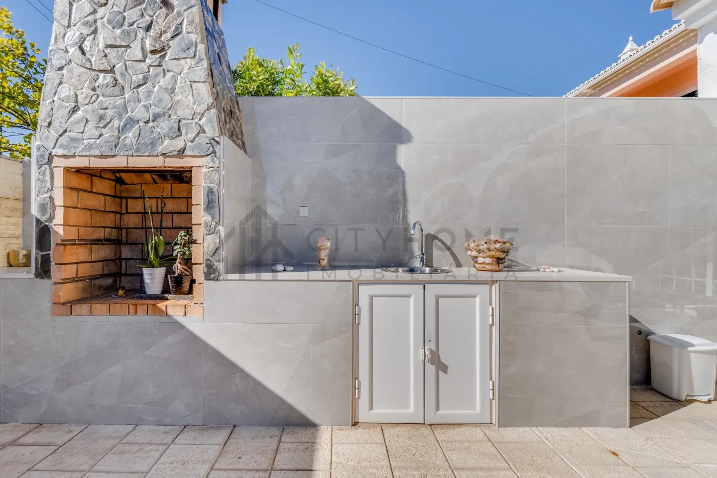 Modern 3-Bedroom Villa with Pool and Terrace in Vibrant Lagoa, Portugal - View image 18 of 50