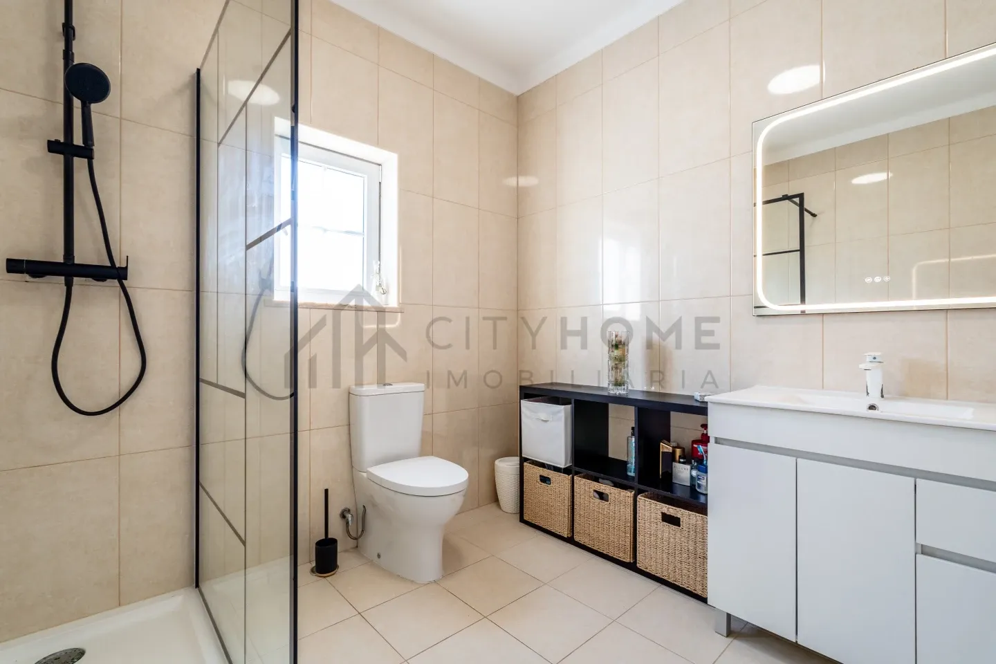 Modern 3-Bedroom Villa with Pool and Terrace in Vibrant Lagoa, Portugal - View image 22 of 50