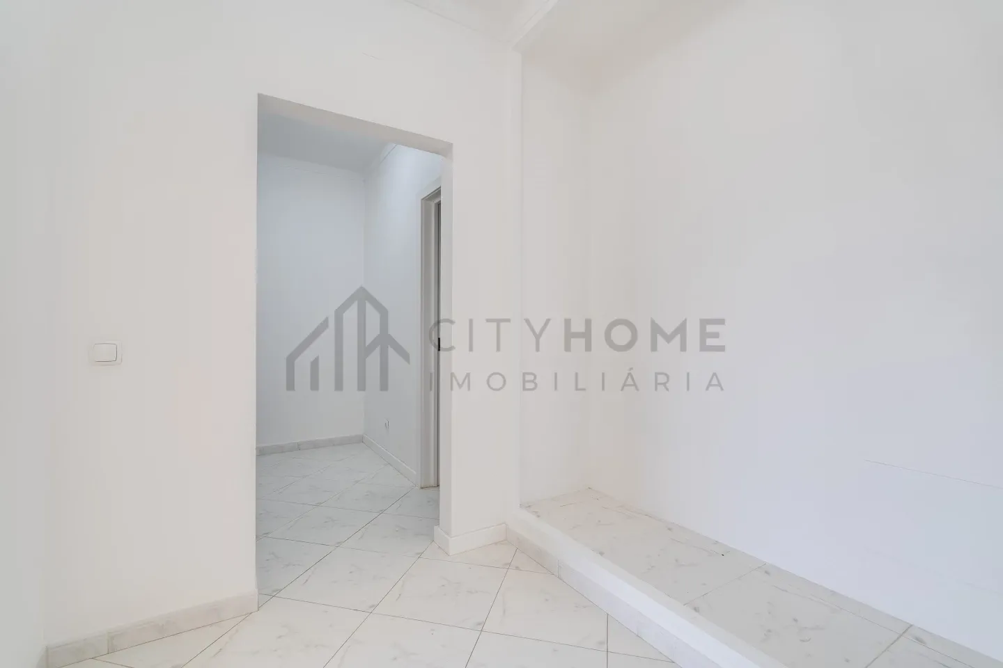 Modern 3-Bedroom Villa with Pool and Terrace in Vibrant Lagoa, Portugal - View image 26 of 50