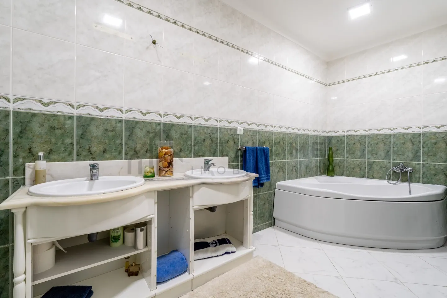 Modern 3-Bedroom Villa with Pool and Terrace in Vibrant Lagoa, Portugal - View image 30 of 50