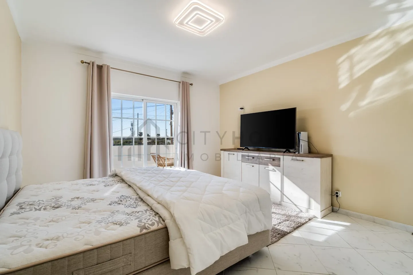 Modern 3-Bedroom Villa with Pool and Terrace in Vibrant Lagoa, Portugal - View image 36 of 50