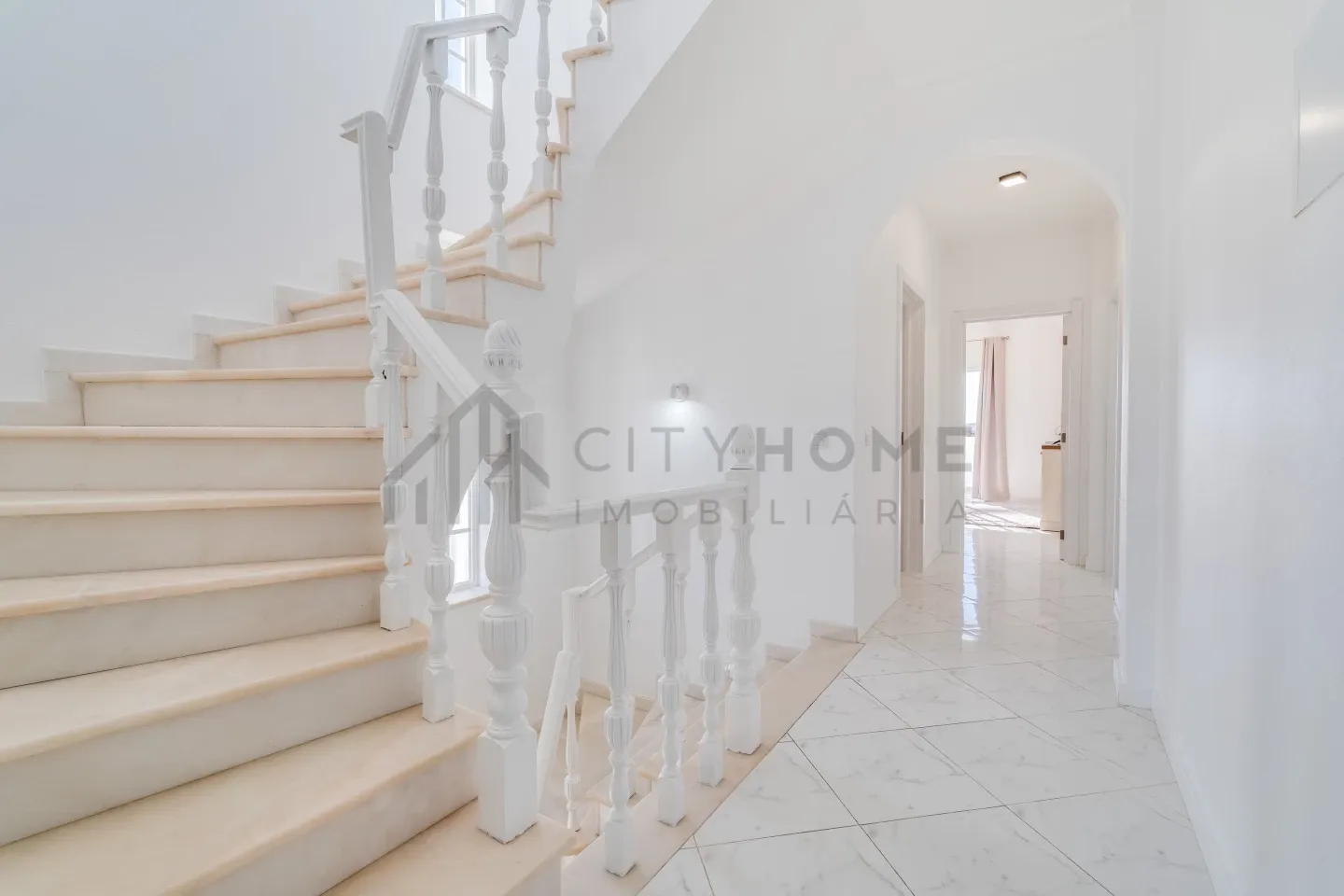 Modern 3-Bedroom Villa with Pool and Terrace in Vibrant Lagoa, Portugal - View image 39 of 50