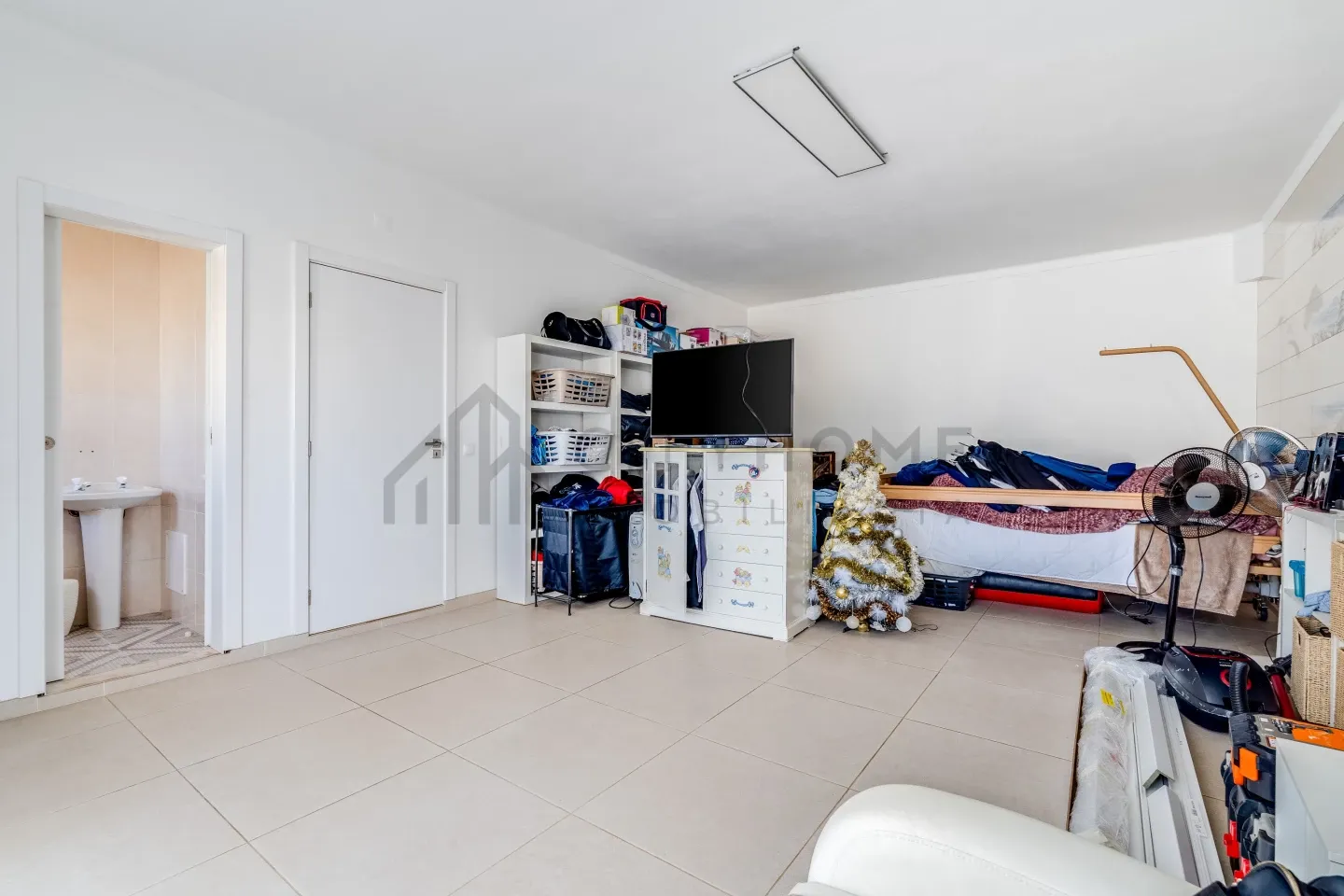 Modern 3-Bedroom Villa with Pool and Terrace in Vibrant Lagoa, Portugal - View image 42 of 50