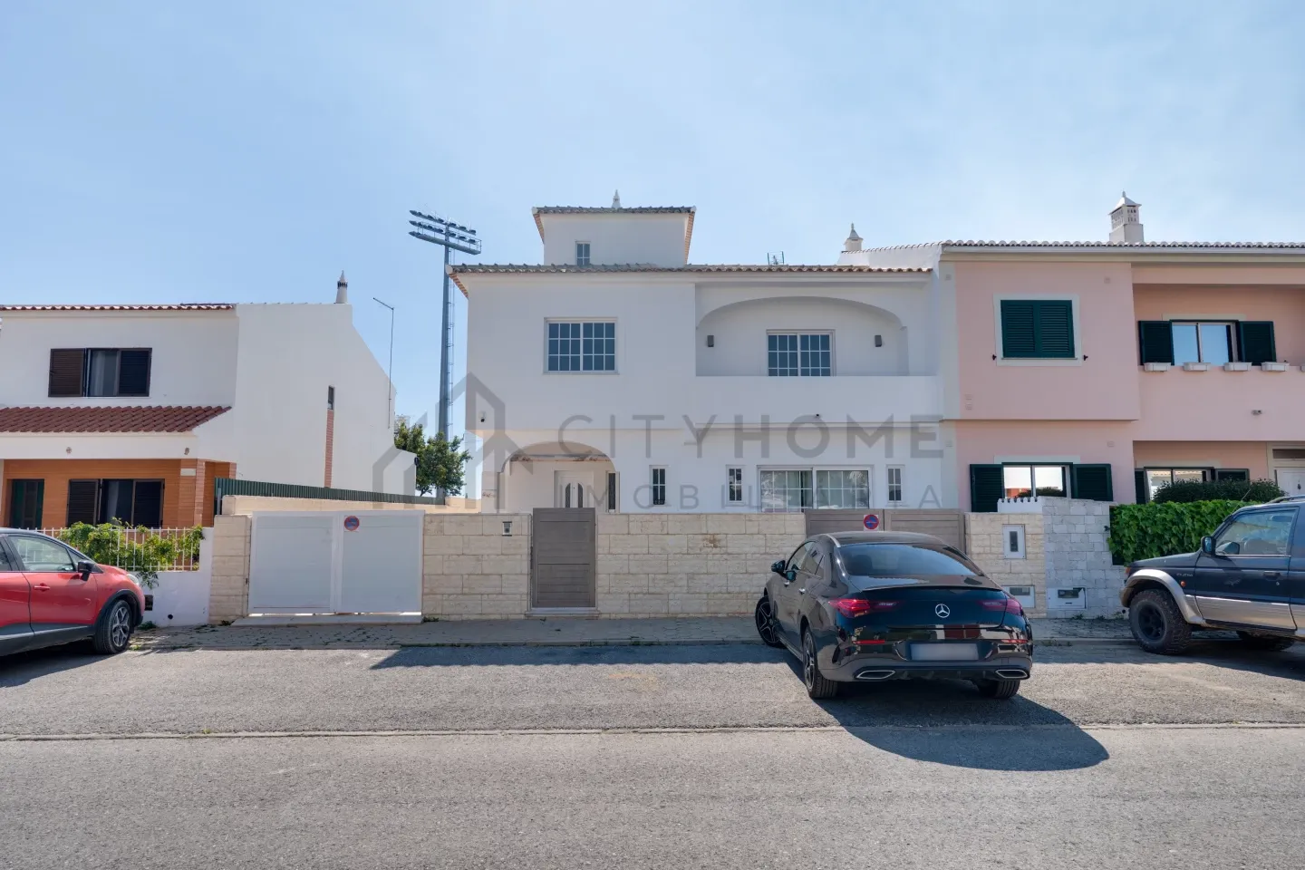 Modern 3-Bedroom Villa with Pool and Terrace in Vibrant Lagoa, Portugal - View image 47 of 50