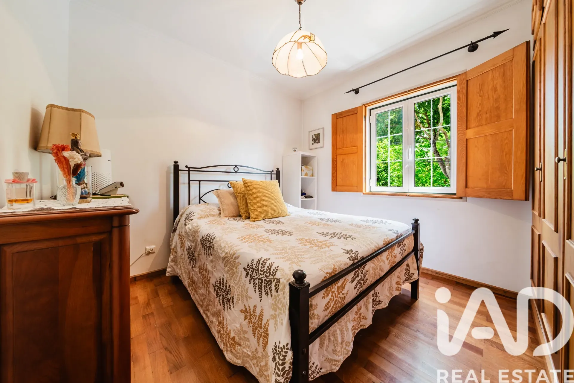 Spacious 1970s Family Home with Garden and Garage in Queluz, Lisbon - View image 6 of 38