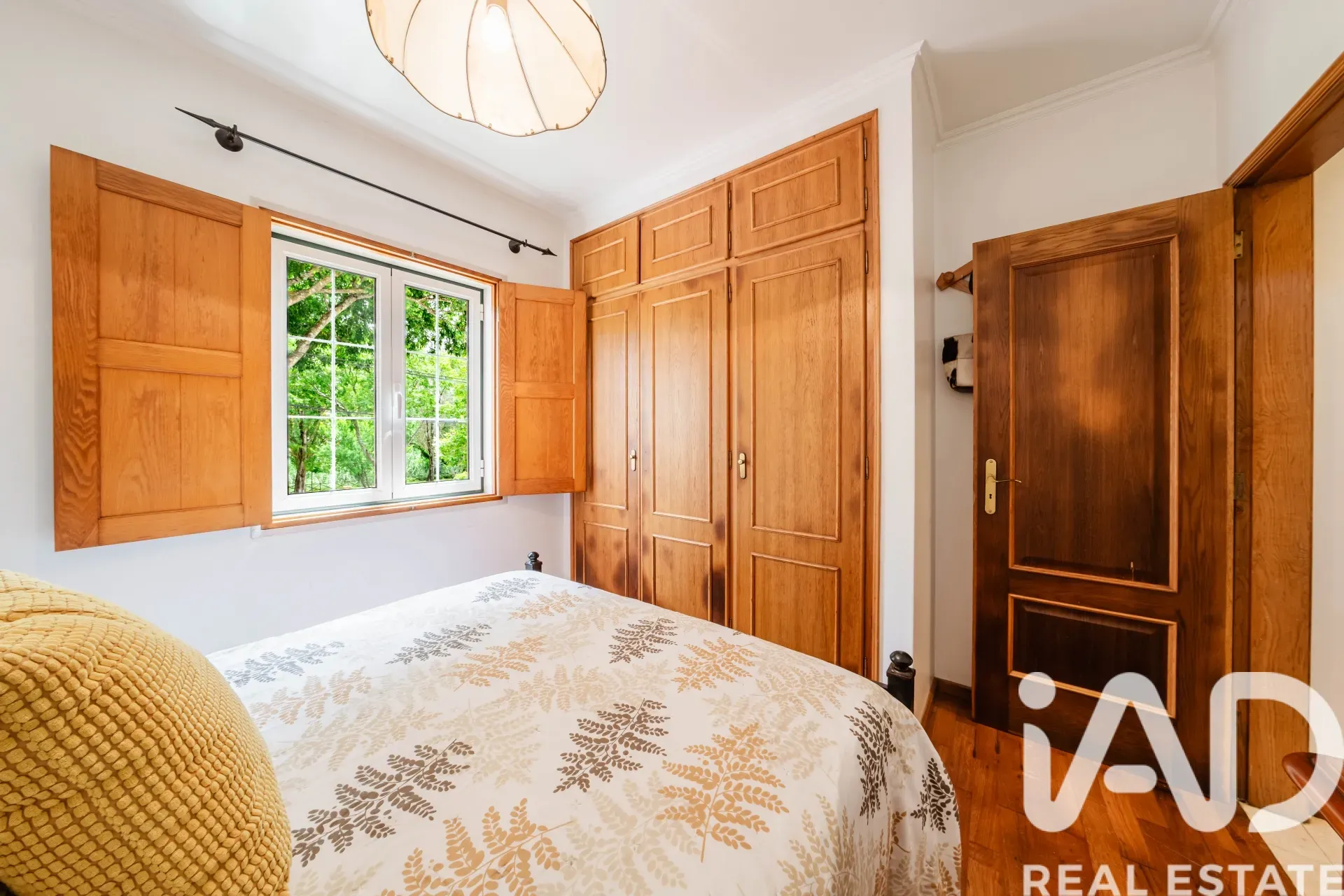 Spacious 1970s Family Home with Garden and Garage in Queluz, Lisbon - View image 7 of 38