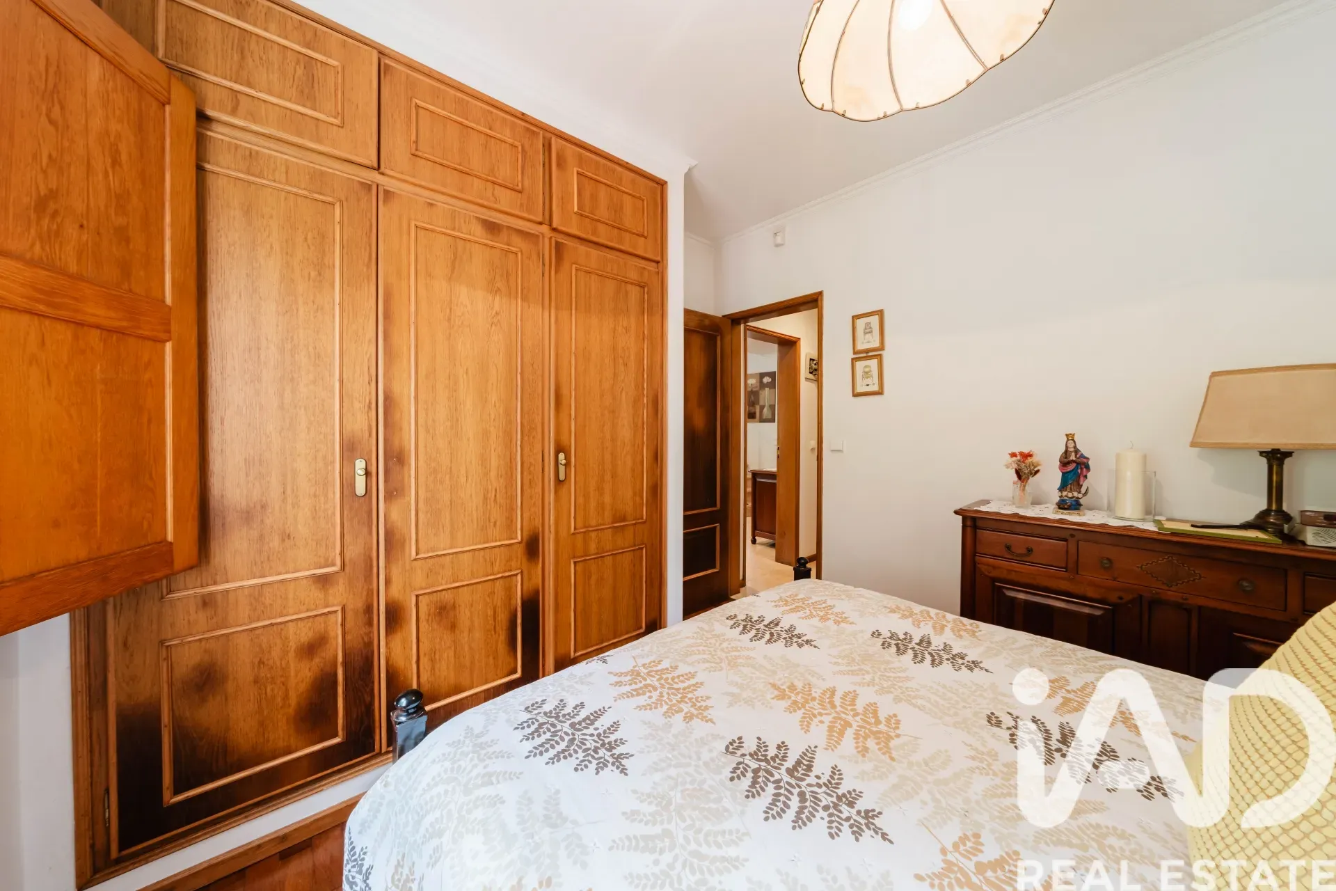 Spacious 1970s Family Home with Garden and Garage in Queluz, Lisbon - View image 8 of 38