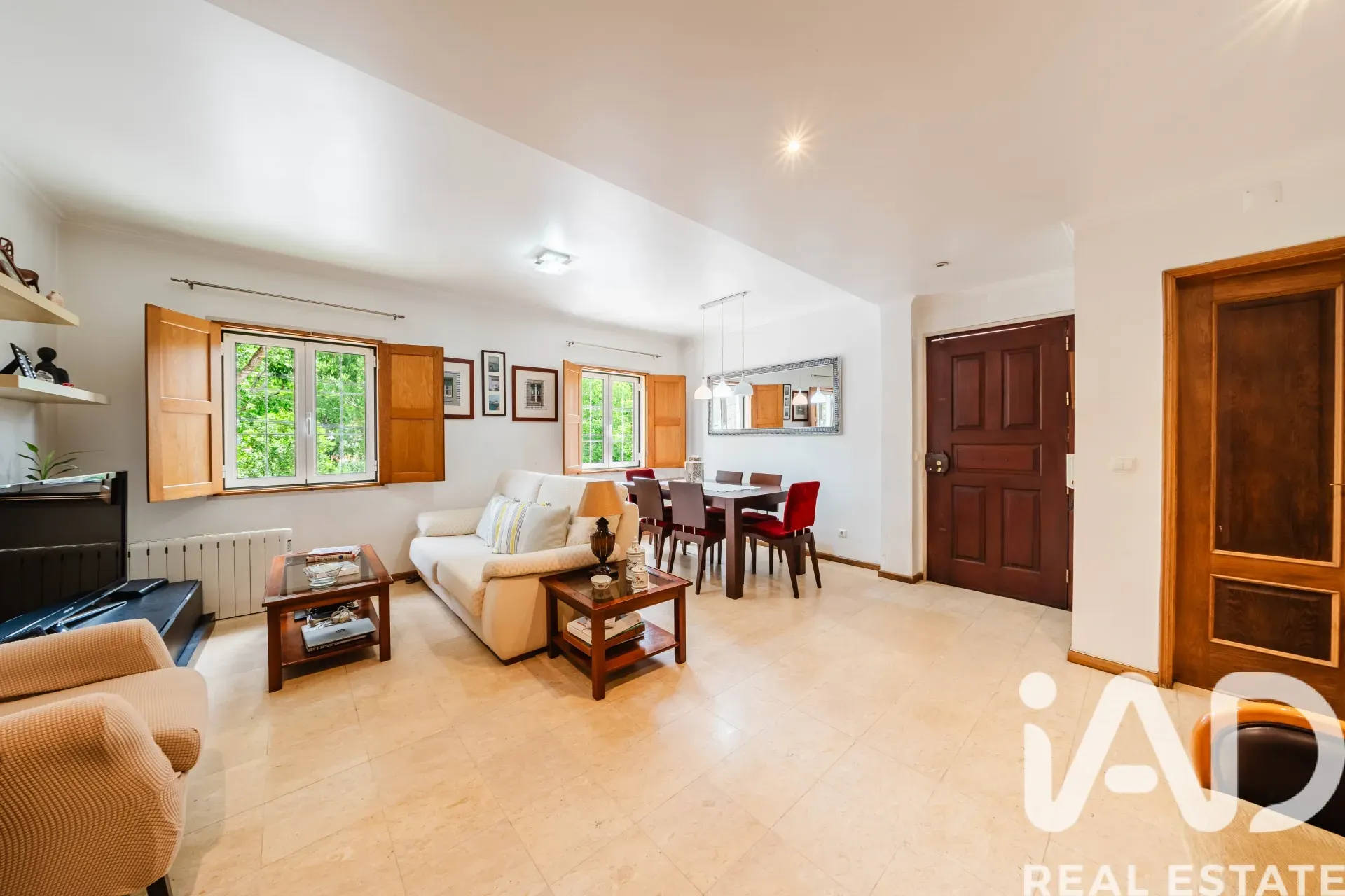Spacious 1970s Family Home with Garden and Garage in Queluz, Lisbon - View image 12 of 38