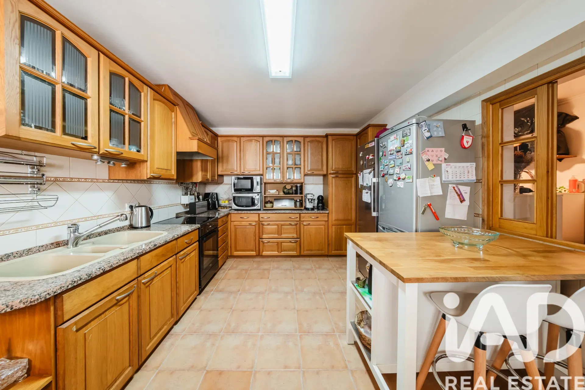 Spacious 1970s Family Home with Garden and Garage in Queluz, Lisbon - View image 13 of 38