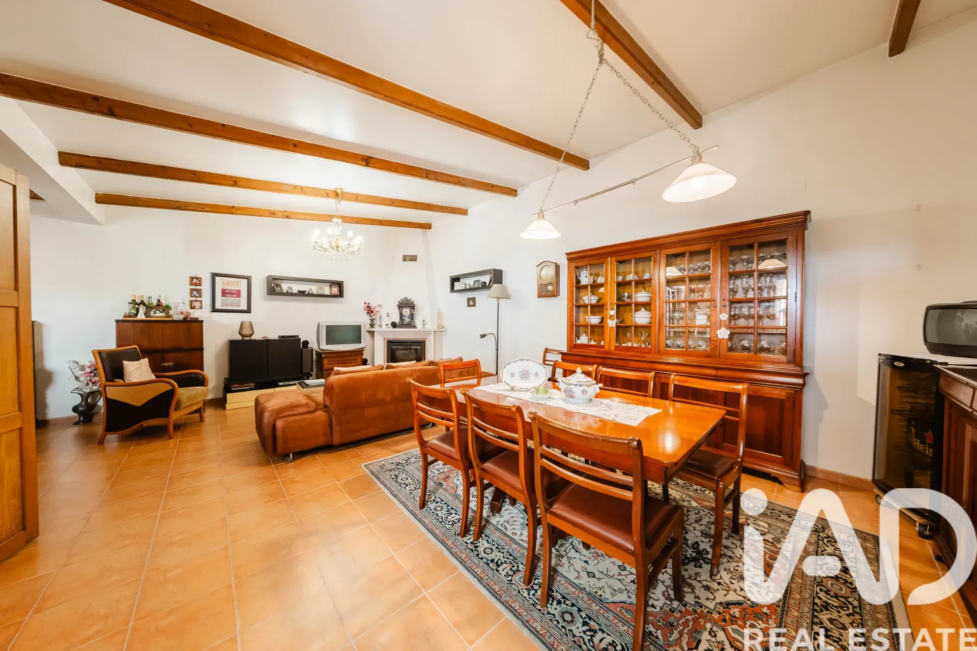 Spacious 1970s Family Home with Garden and Garage in Queluz, Lisbon - View image 16 of 38