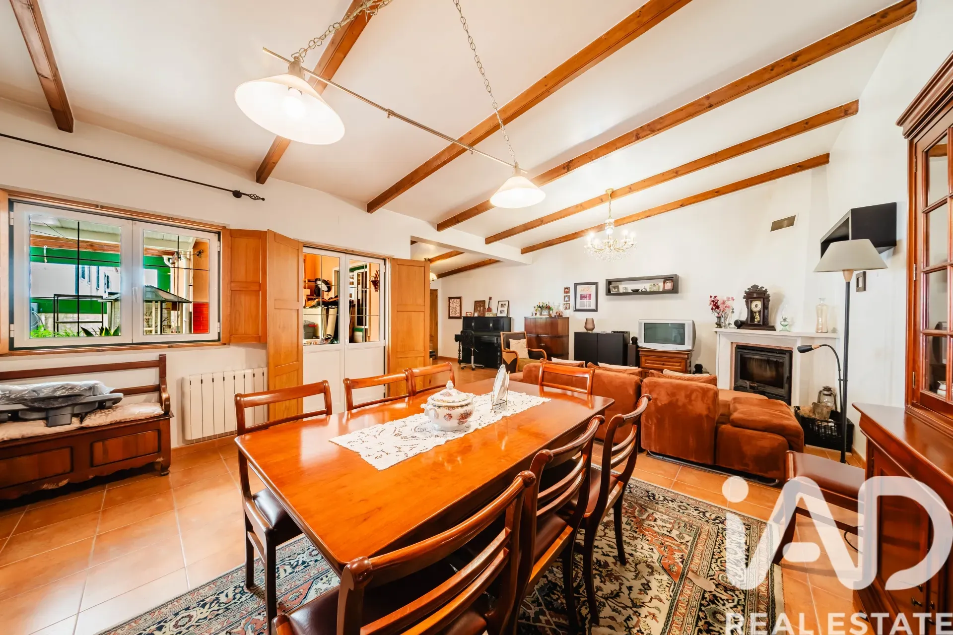 Spacious 1970s Family Home with Garden and Garage in Queluz, Lisbon - View image 18 of 38