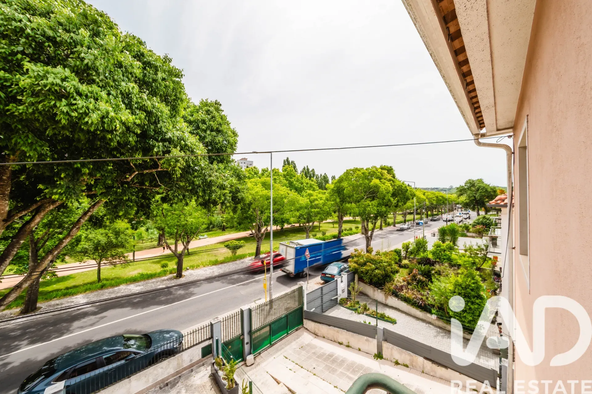 Spacious 1970s Family Home with Garden and Garage in Queluz, Lisbon - View image 26 of 38