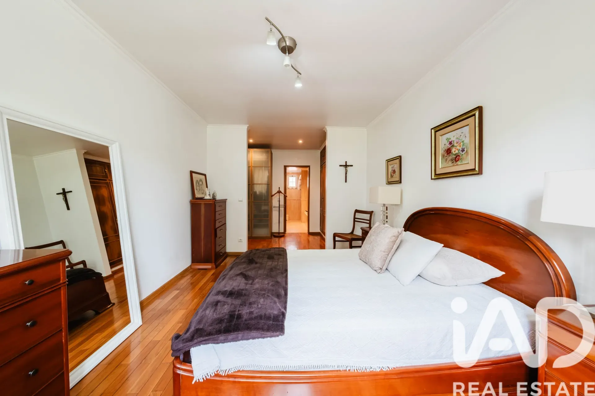 Spacious 1970s Family Home with Garden and Garage in Queluz, Lisbon - View image 30 of 38