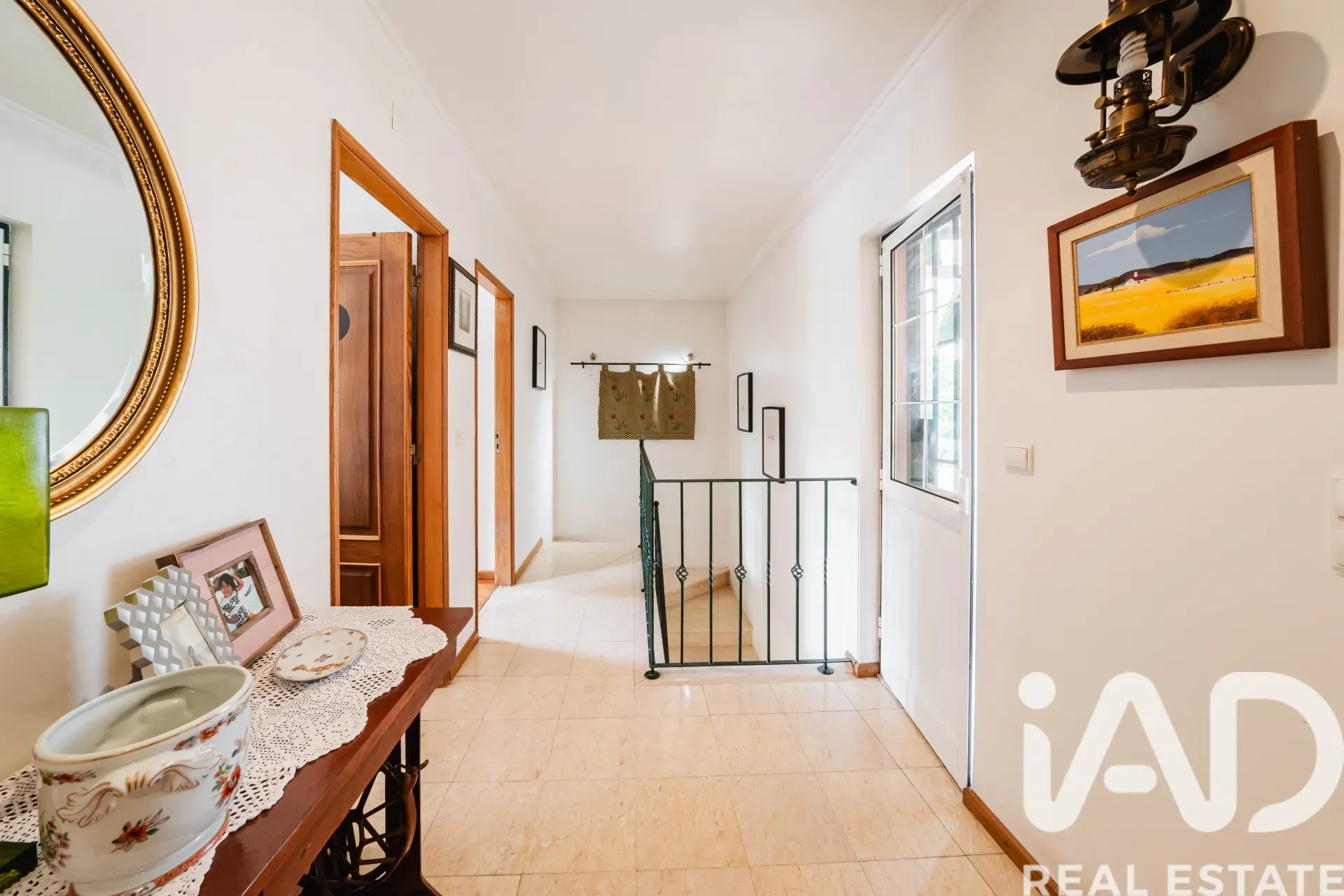 Spacious 1970s Family Home with Garden and Garage in Queluz, Lisbon - View image 32 of 38