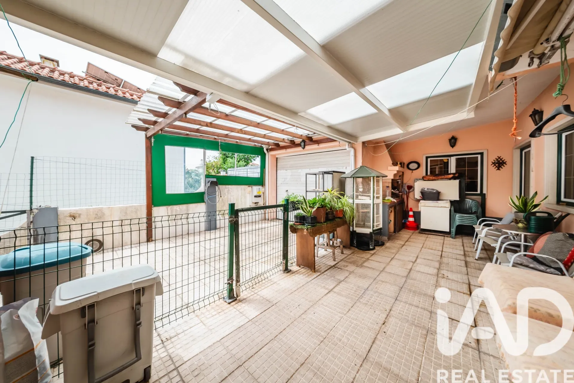 Spacious 1970s Family Home with Garden and Garage in Queluz, Lisbon - View image 33 of 38