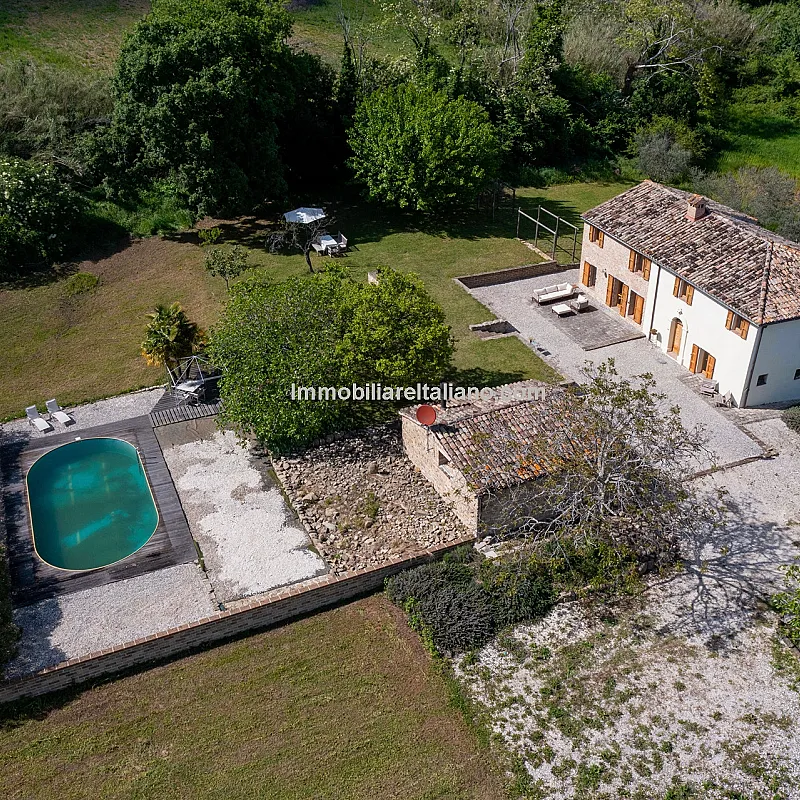 Italian Country House with Pool in Cingoli's Scenic Countryside