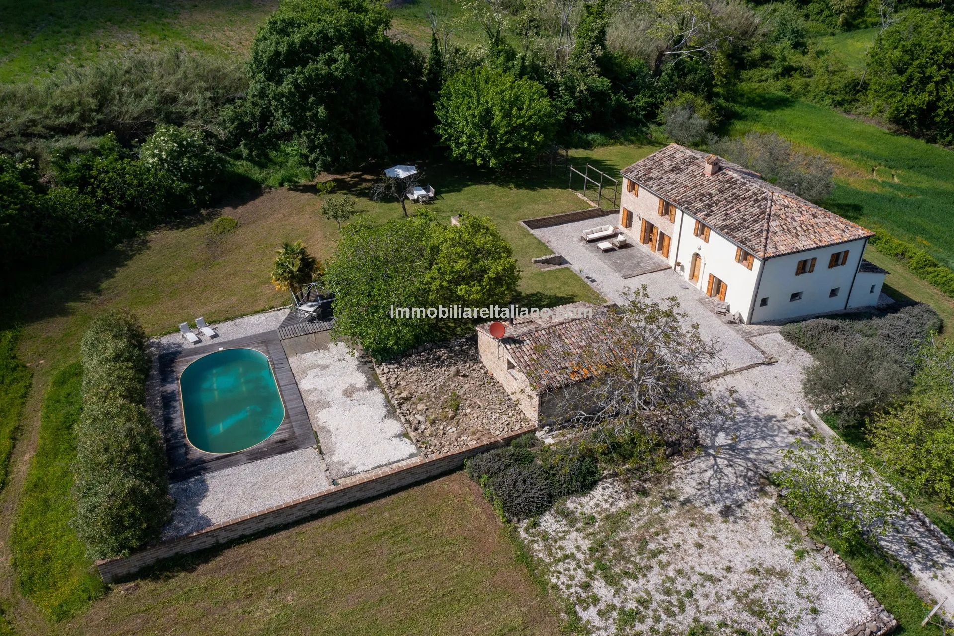 Italian Country House with Pool in Cingoli's Scenic Countryside - Image 1