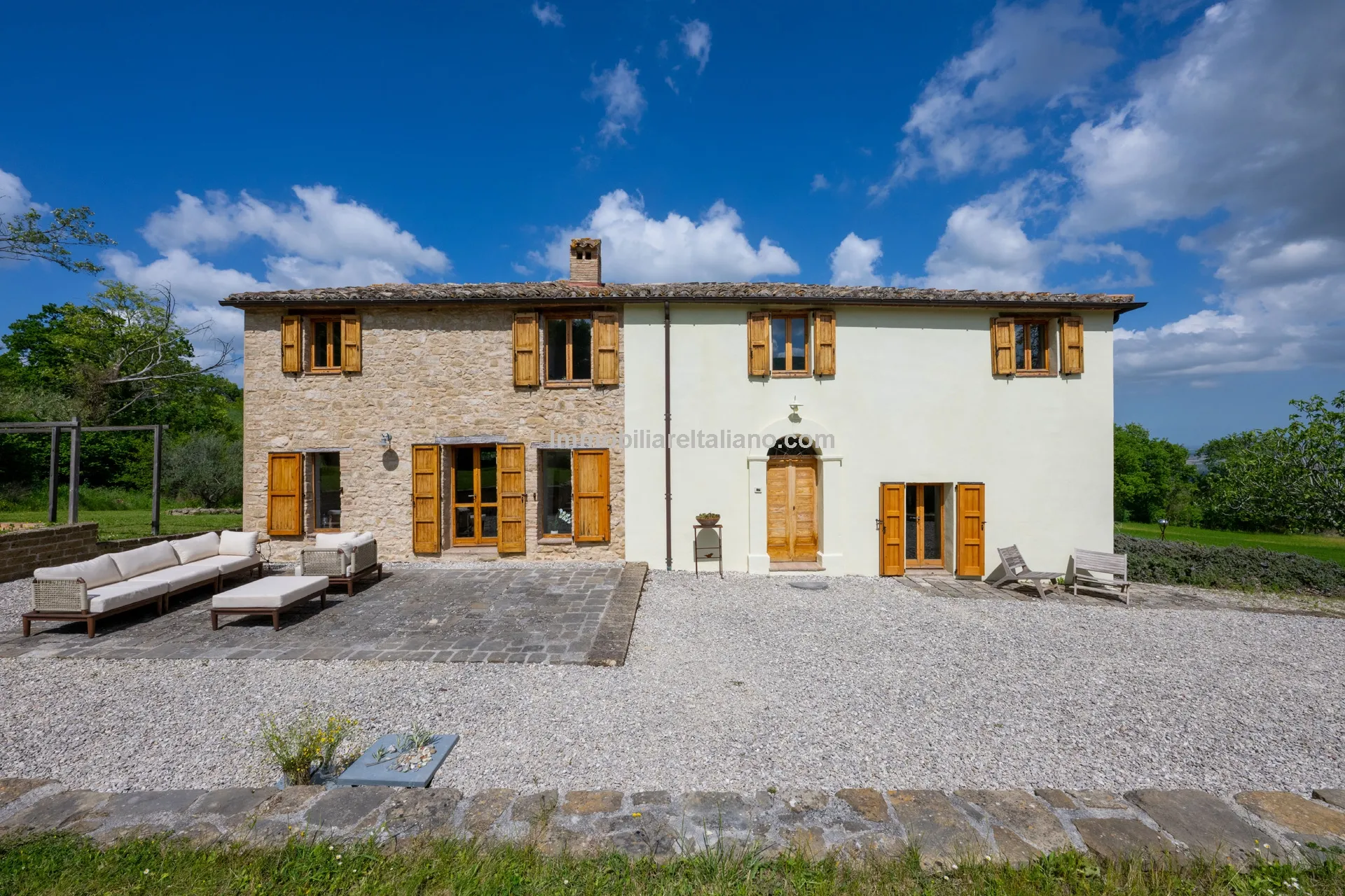 Italian Country House with Pool in Cingoli's Scenic Countryside - View image 6 of 38