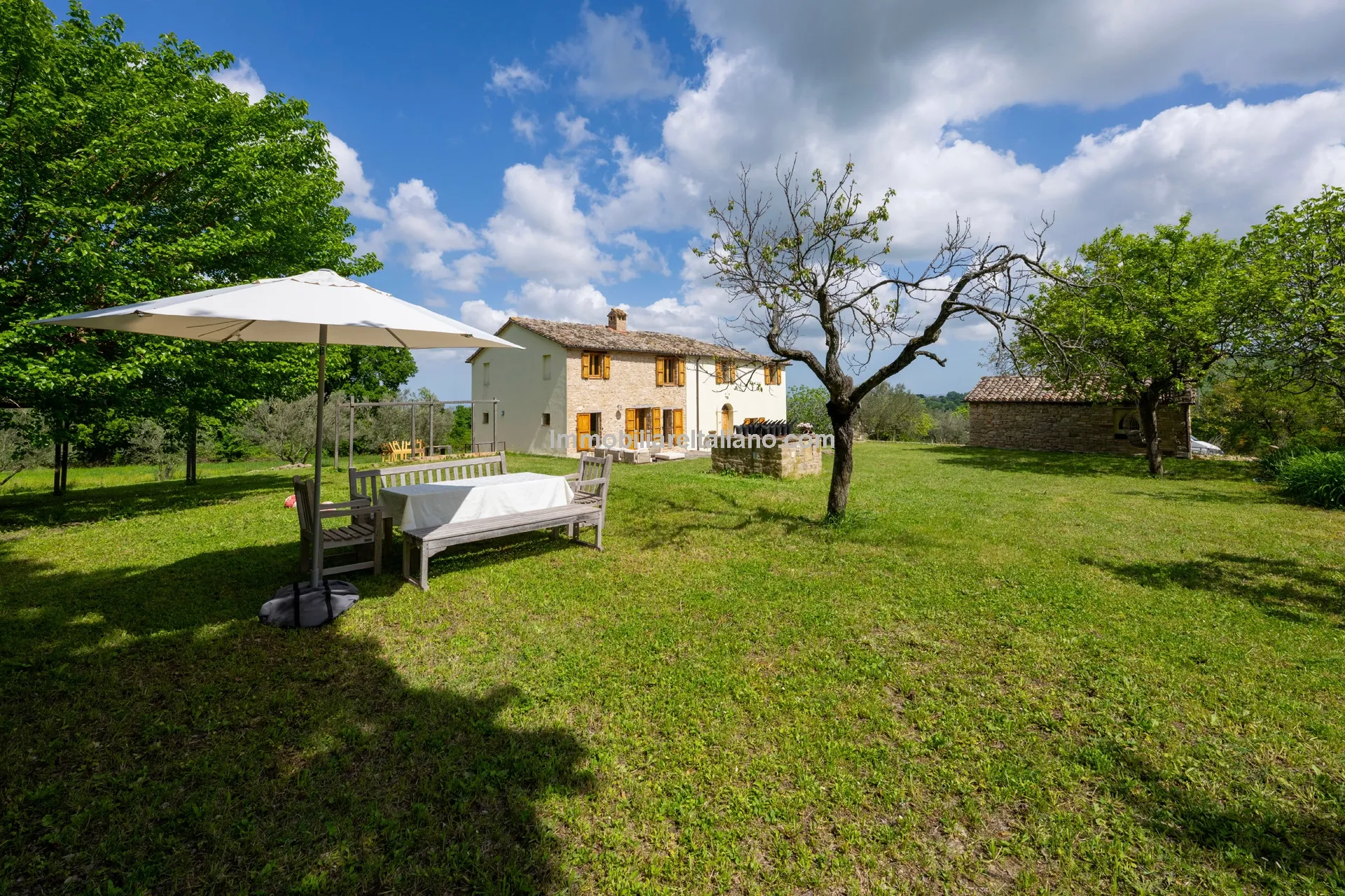 Italian Country House with Pool in Cingoli's Scenic Countryside - View image 7 of 38
