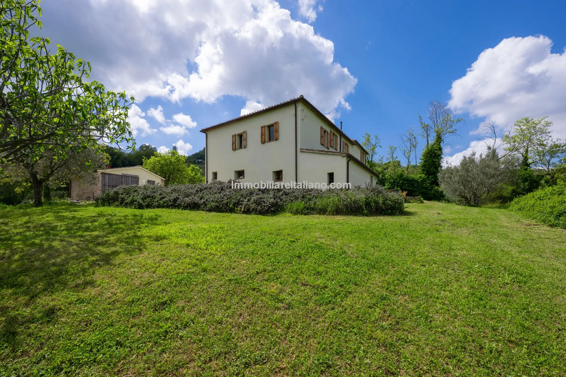 Italian Country House with Pool in Cingoli's Scenic Countryside - View image 9 of 38