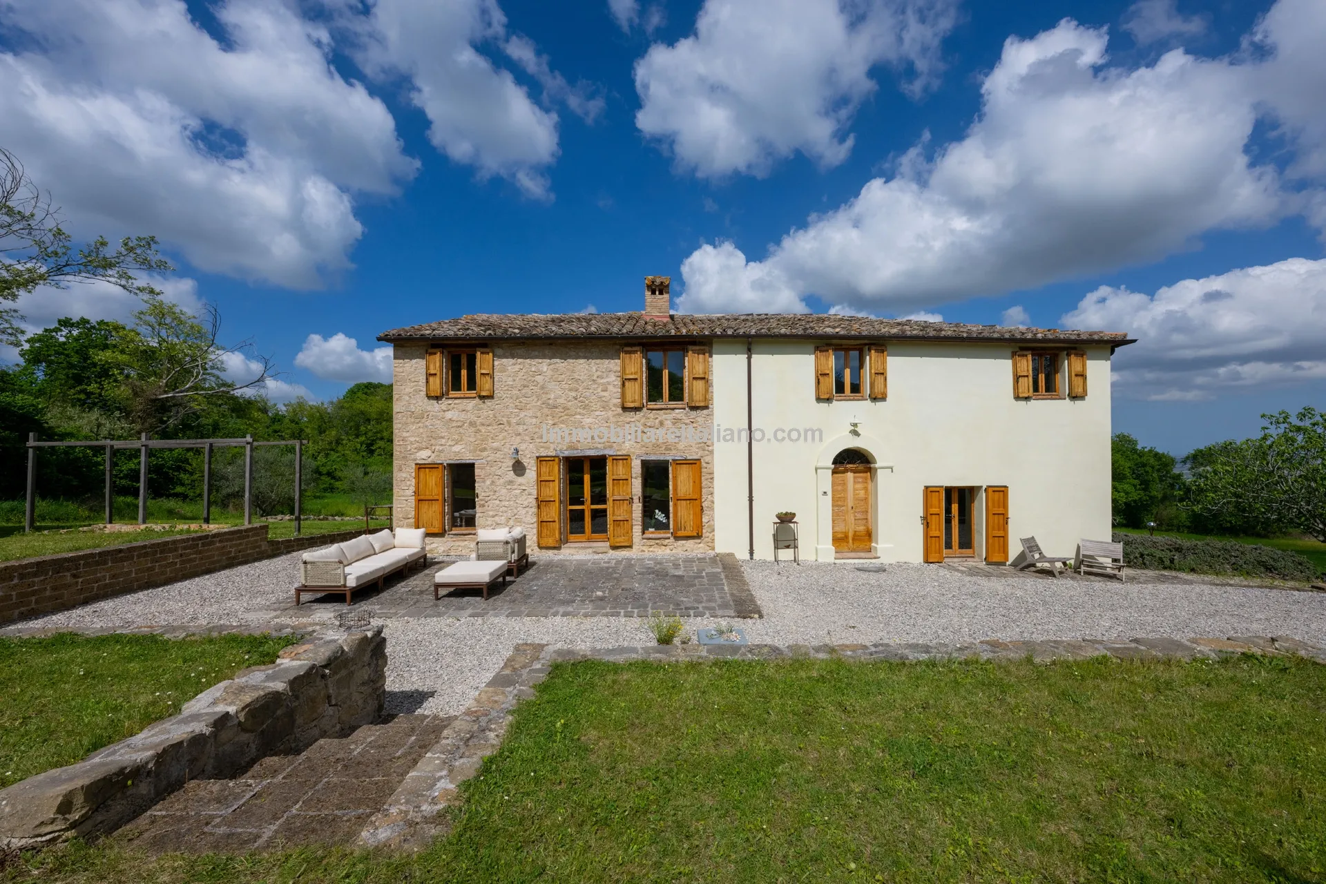 Italian Country House with Pool in Cingoli's Scenic Countryside - View image 10 of 38