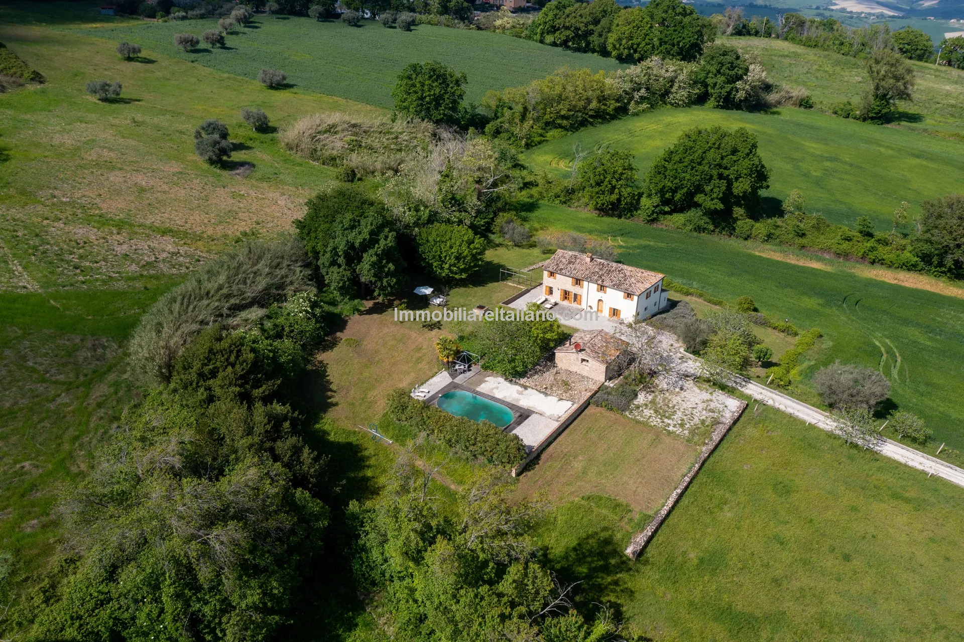 Italian Country House with Pool in Cingoli's Scenic Countryside - View image 11 of 38