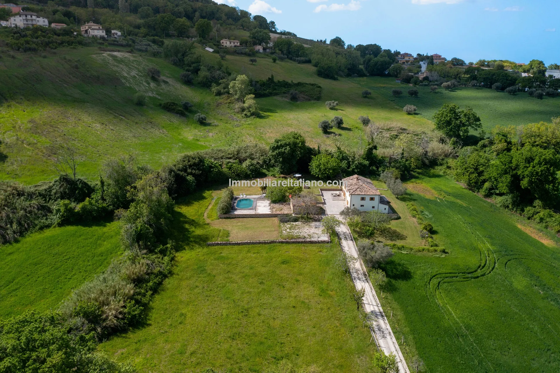 Italian Country House with Pool in Cingoli's Scenic Countryside - View image 13 of 38
