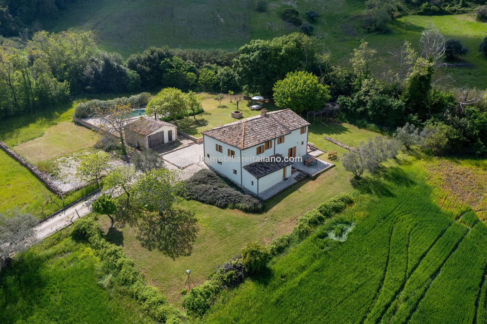 Italian Country House with Pool in Cingoli's Scenic Countryside - View image 14 of 38