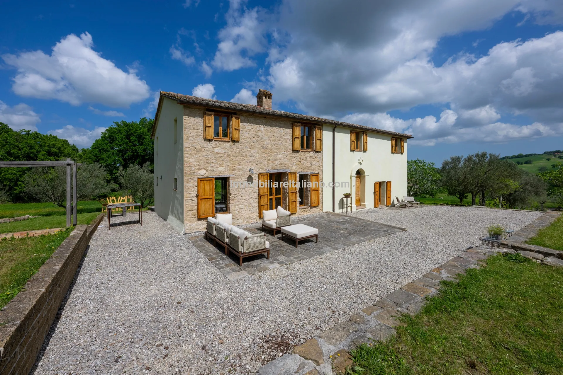Italian Country House with Pool in Cingoli's Scenic Countryside - View image 15 of 38