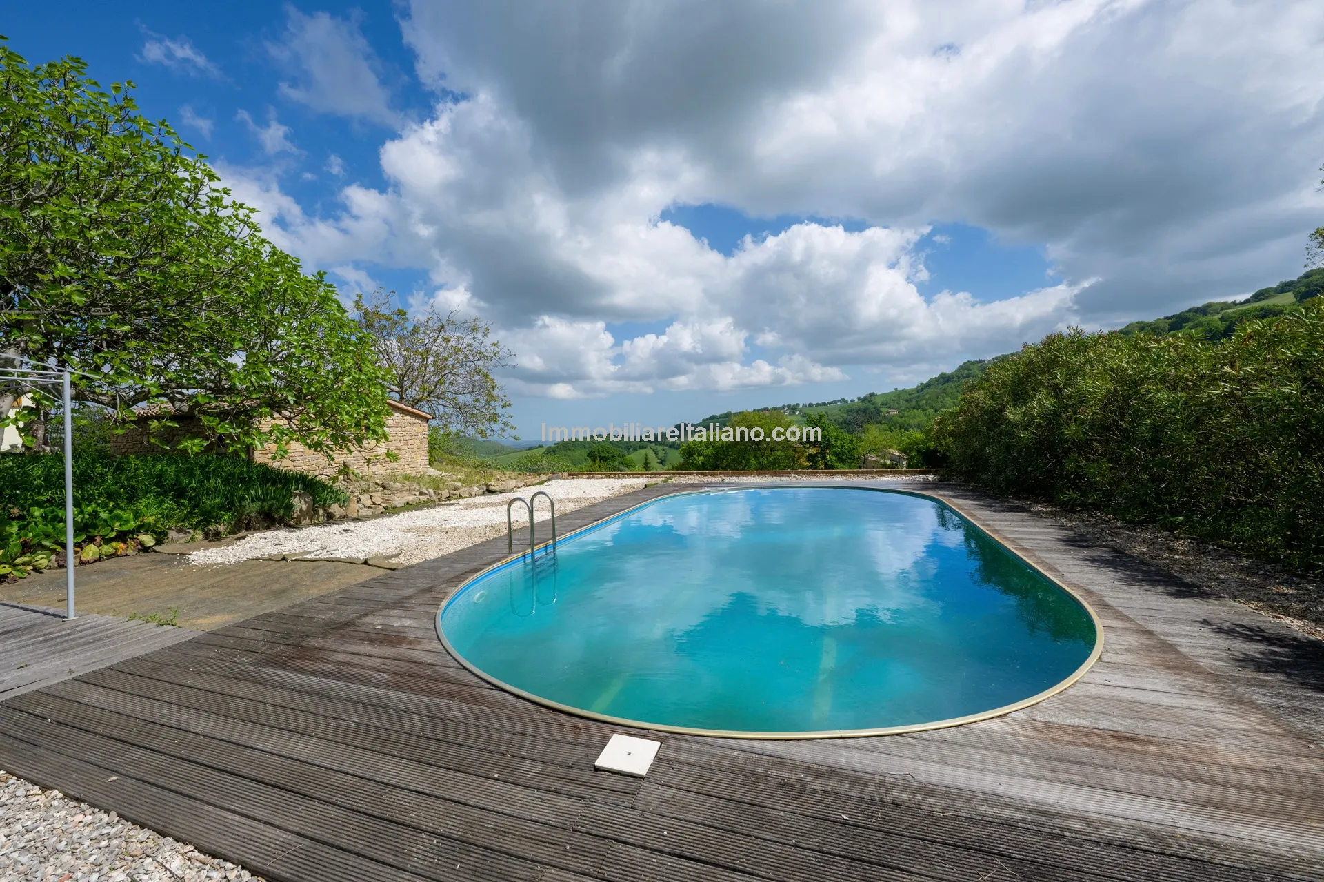 Italian Country House with Pool in Cingoli's Scenic Countryside - View image 18 of 38