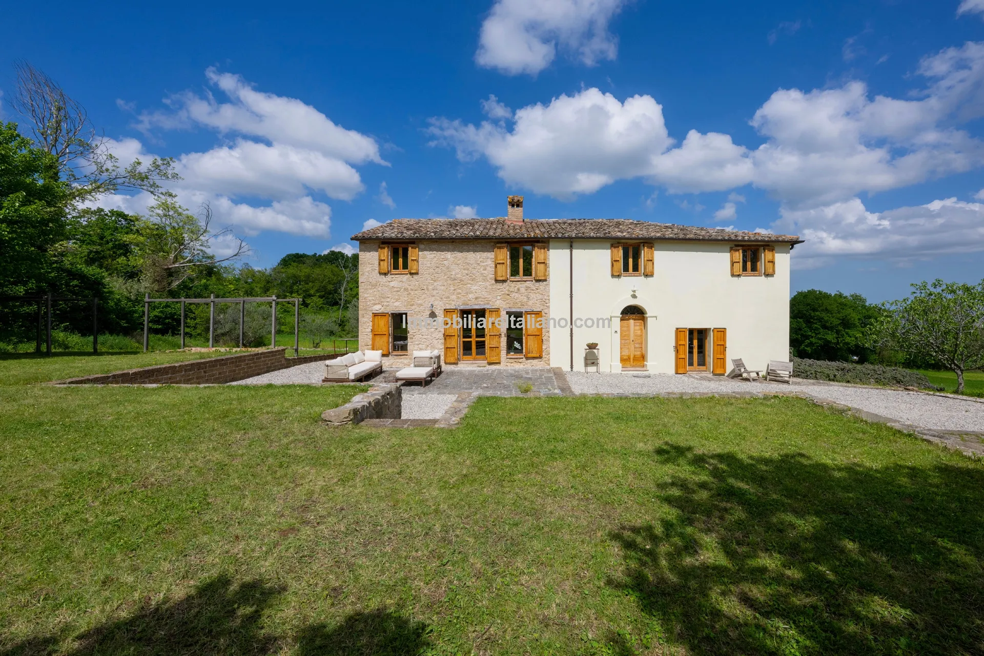 Italian Country House with Pool in Cingoli's Scenic Countryside - View image 19 of 38