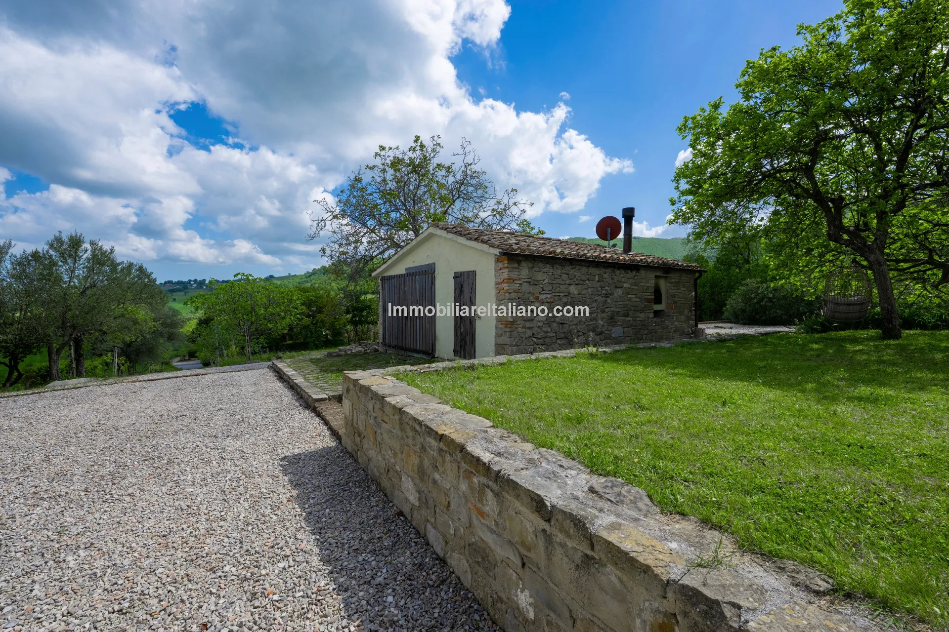 Italian Country House with Pool in Cingoli's Scenic Countryside - View image 20 of 38