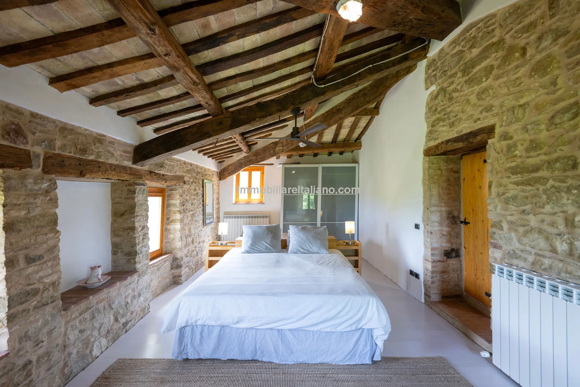 Italian Country House with Pool in Cingoli's Scenic Countryside - View image 30 of 38