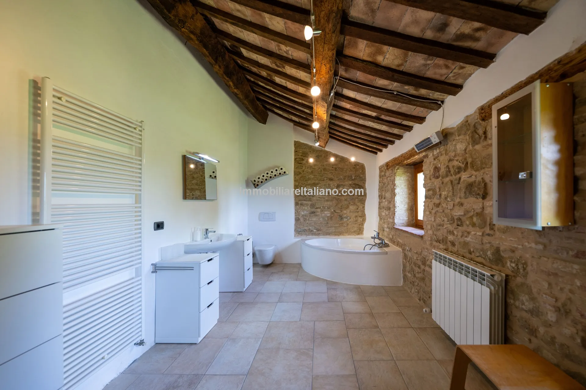 Italian Country House with Pool in Cingoli's Scenic Countryside - View image 31 of 38