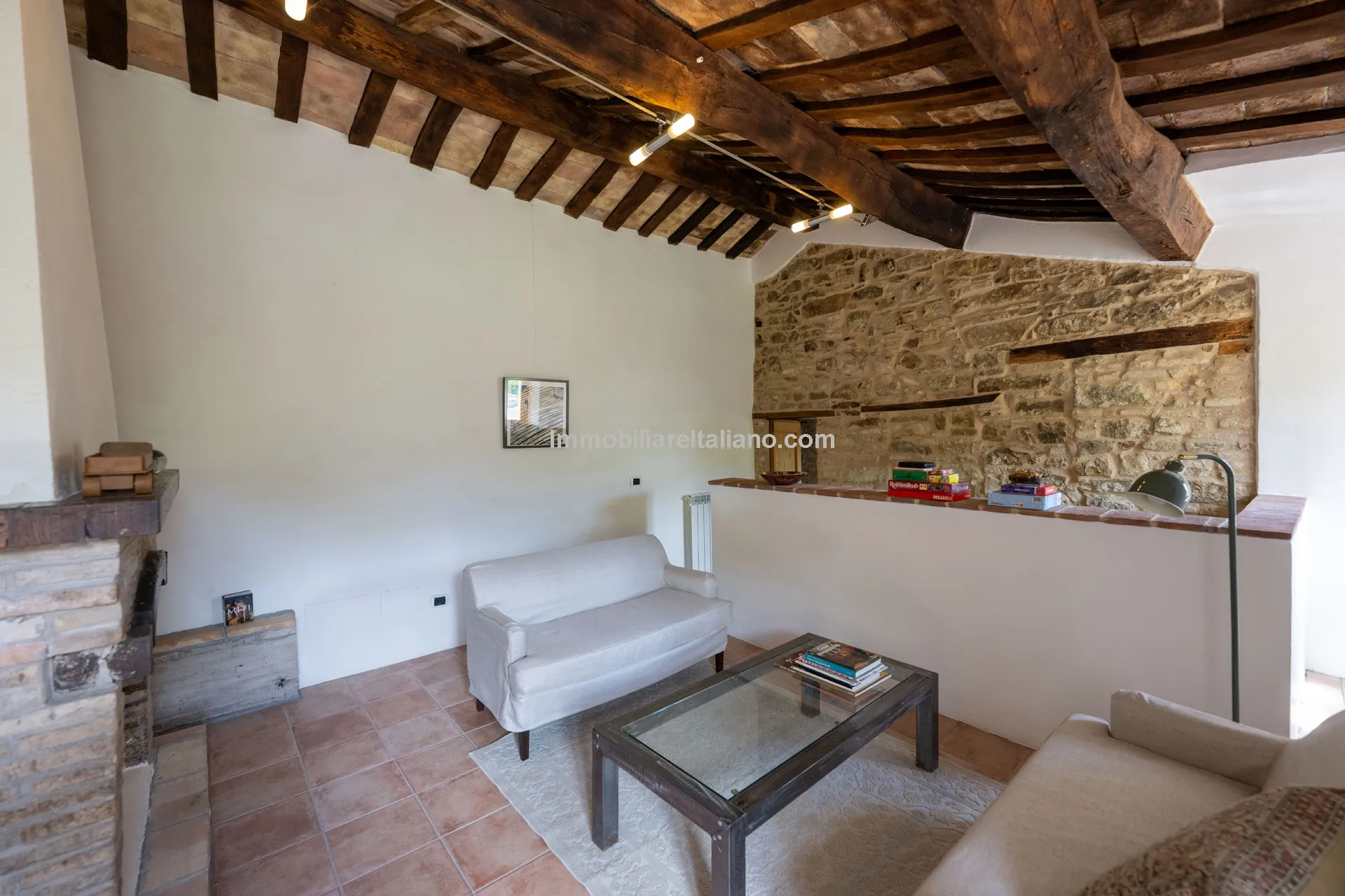 Italian Country House with Pool in Cingoli's Scenic Countryside - View image 33 of 38