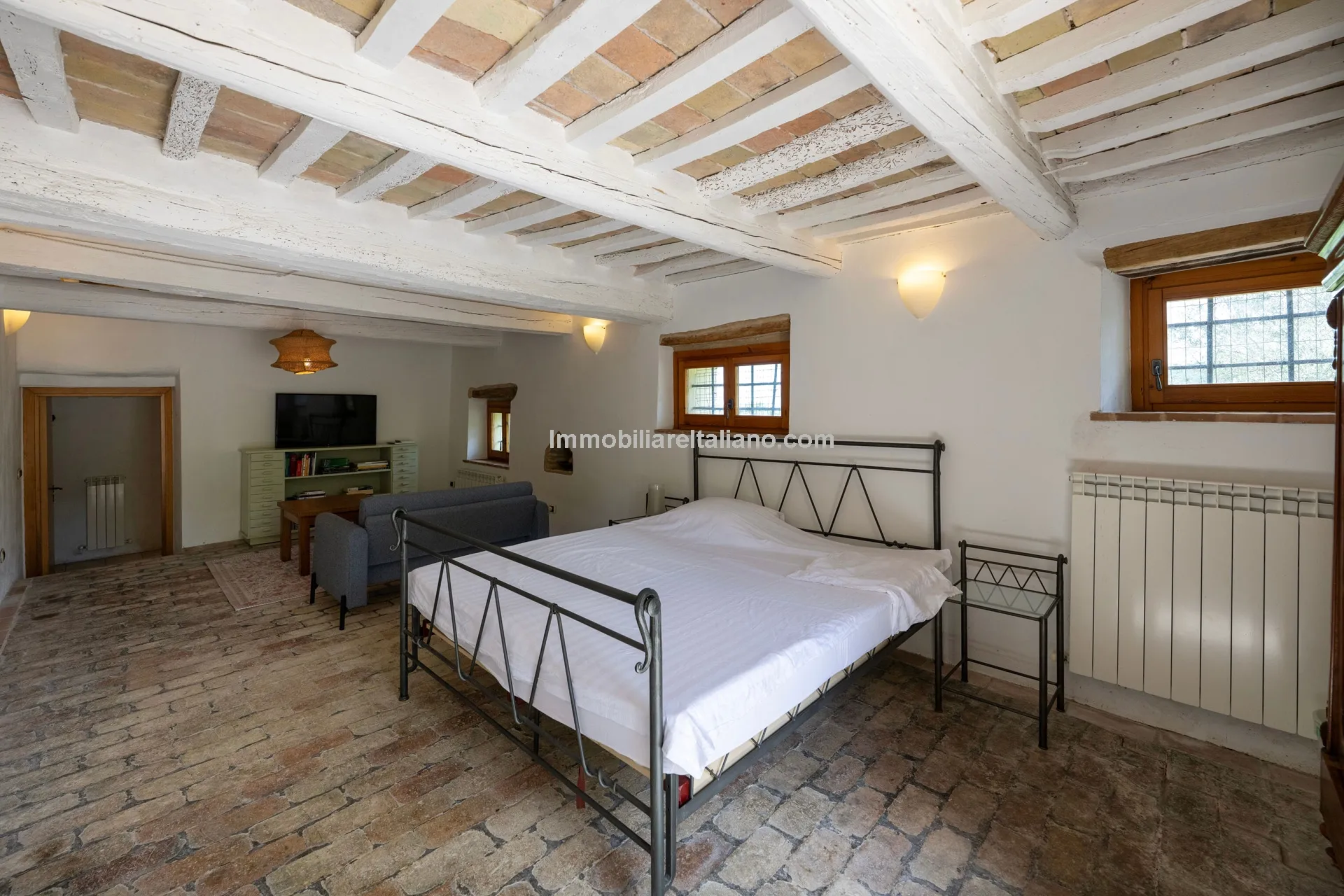 Italian Country House with Pool in Cingoli's Scenic Countryside - View image 37 of 38